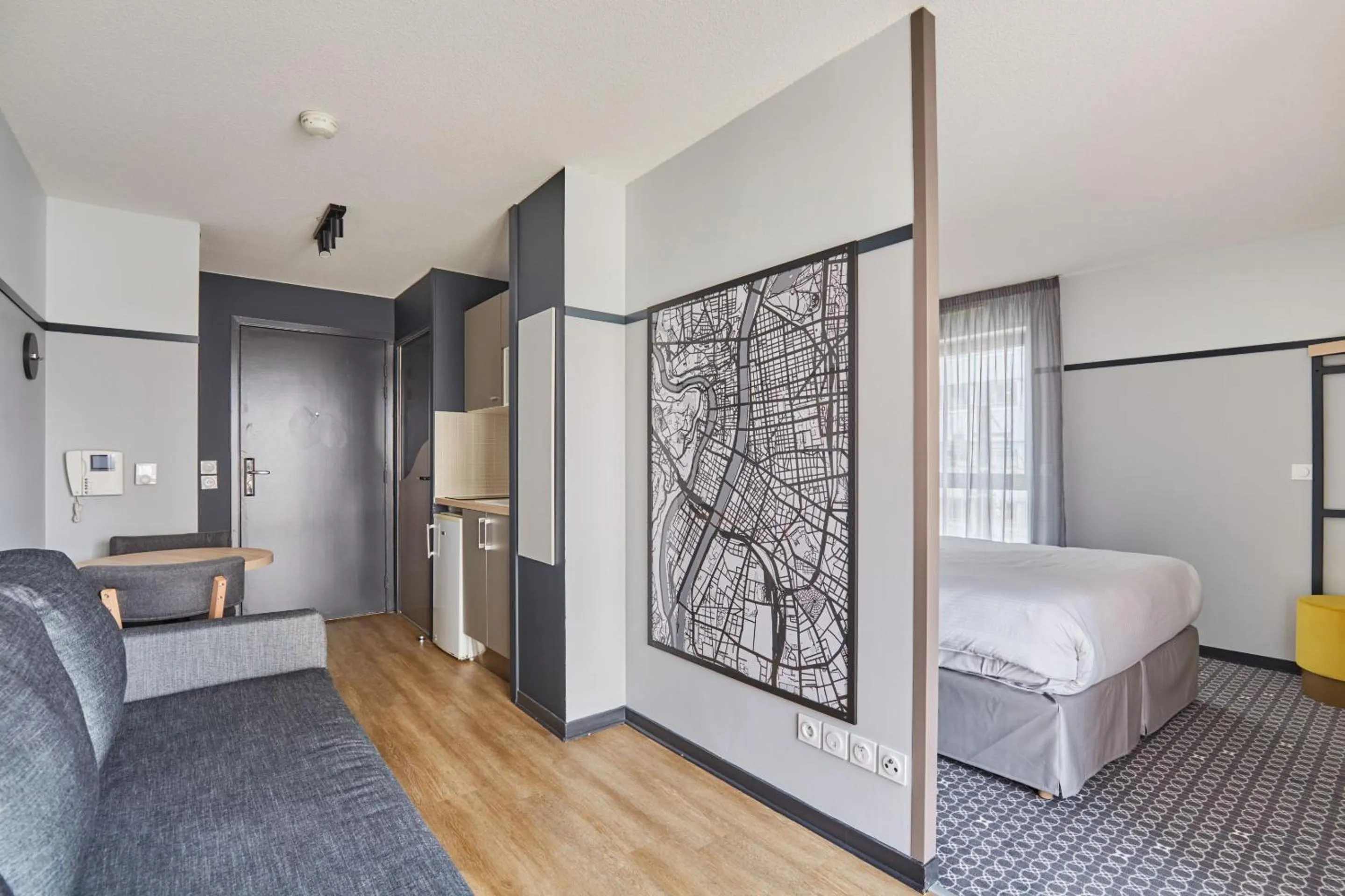 Living room, Bed in Appart'hôtel Odalys City - Lyon Centre Confluence