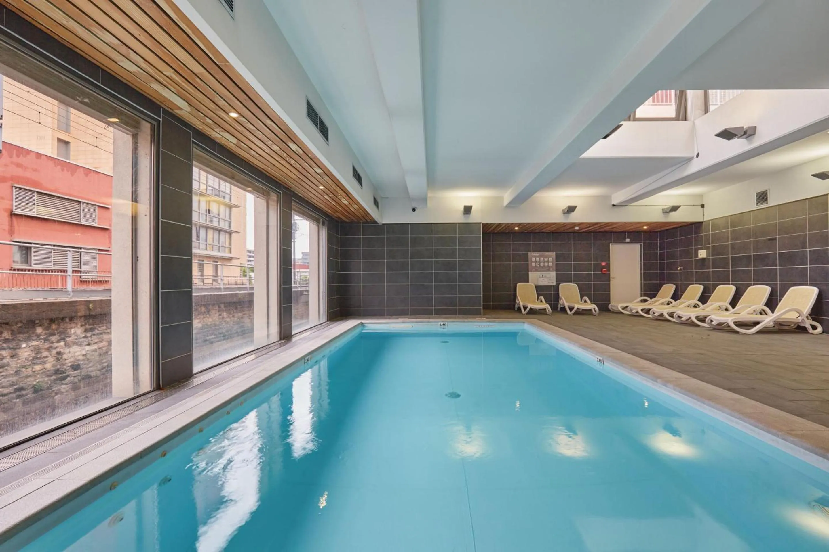 Swimming pool in Appart'hôtel Odalys City - Lyon Centre Confluence