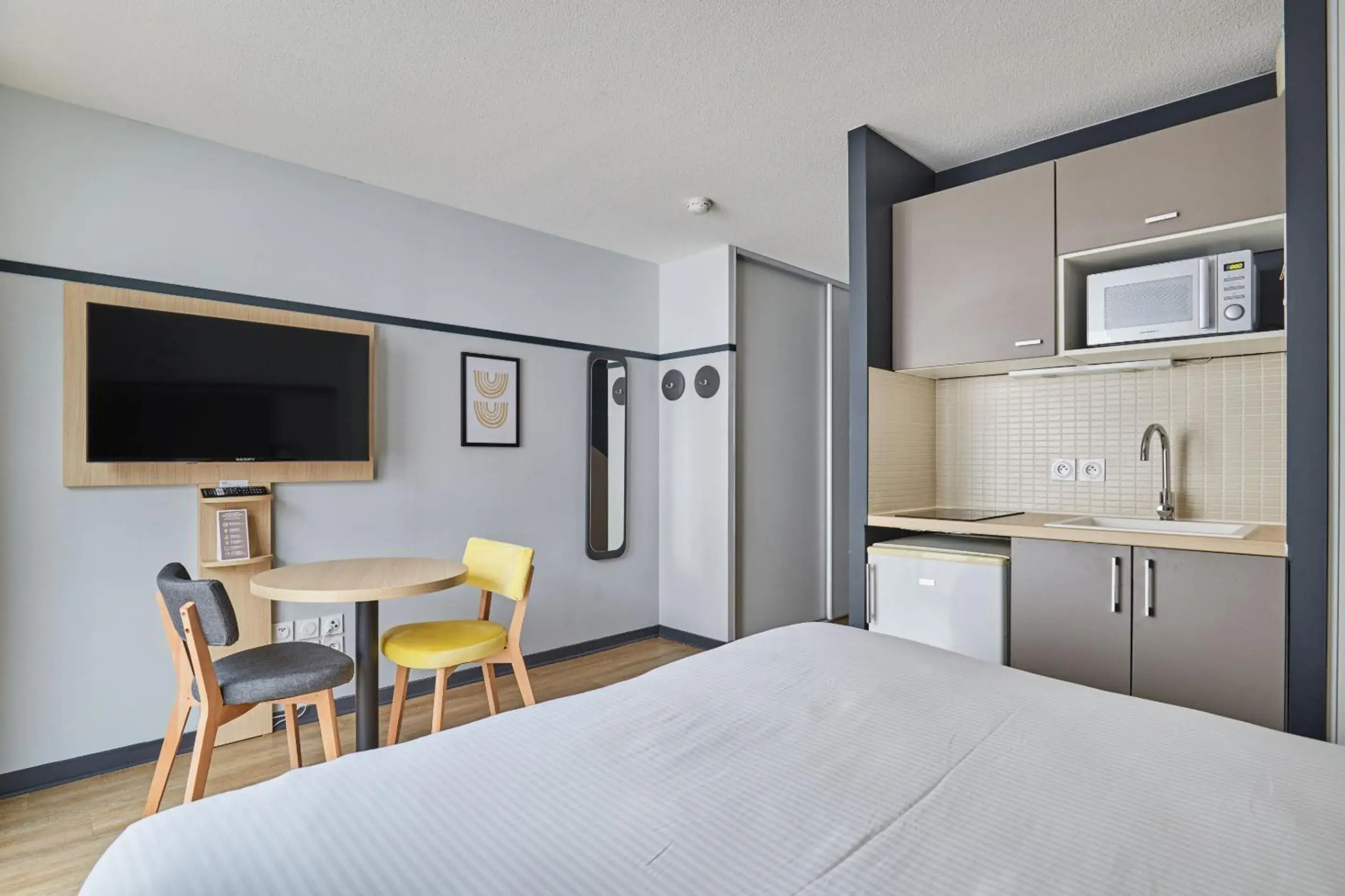 TV and multimedia, Bed in Appart'hôtel Odalys City - Lyon Centre Confluence TV and multimedia, Bed in Appart'hôtel Odalys City - Lyon Centre Confluence