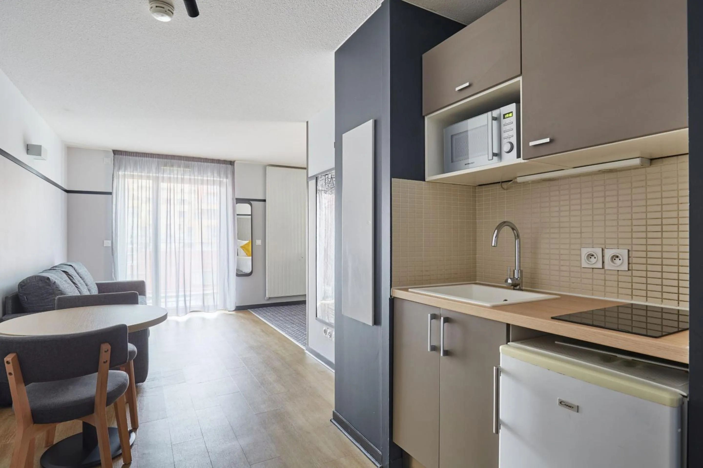 Kitchen or kitchenette in Appart'hôtel Odalys City - Lyon Centre Confluence