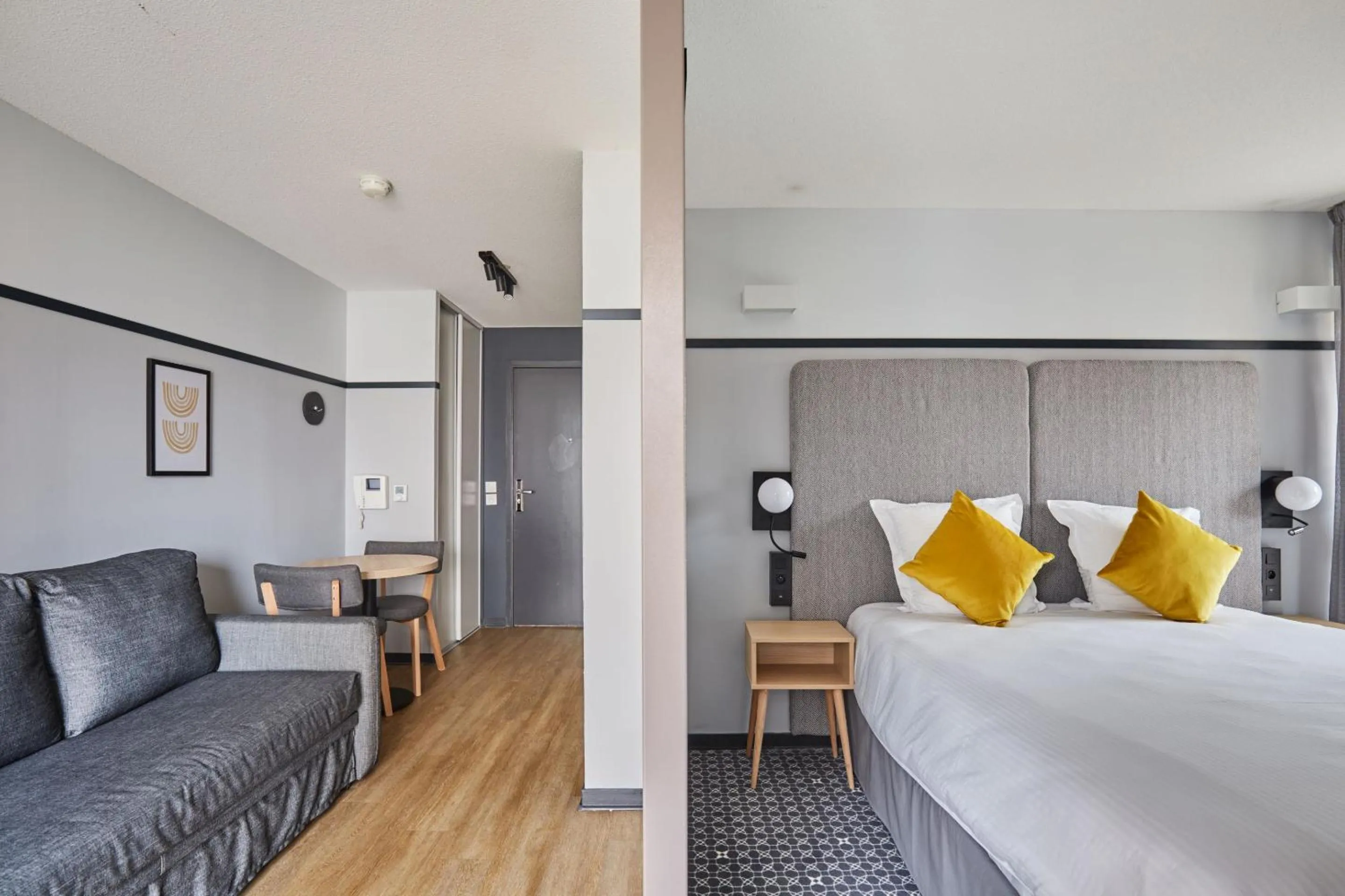 Living room, Bed in Appart'hôtel Odalys City - Lyon Centre Confluence