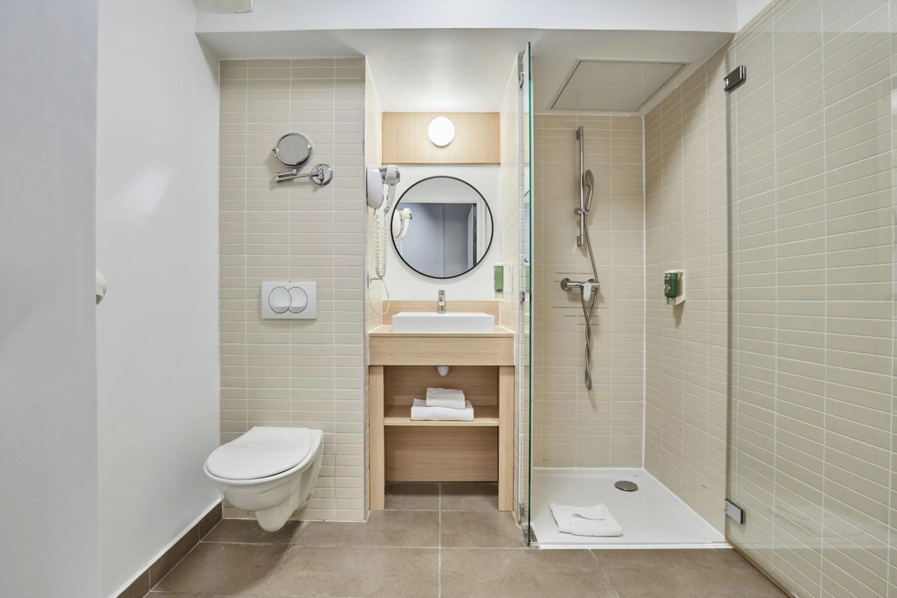 Shower in Appart'hôtel Odalys City - Lyon Centre Confluence