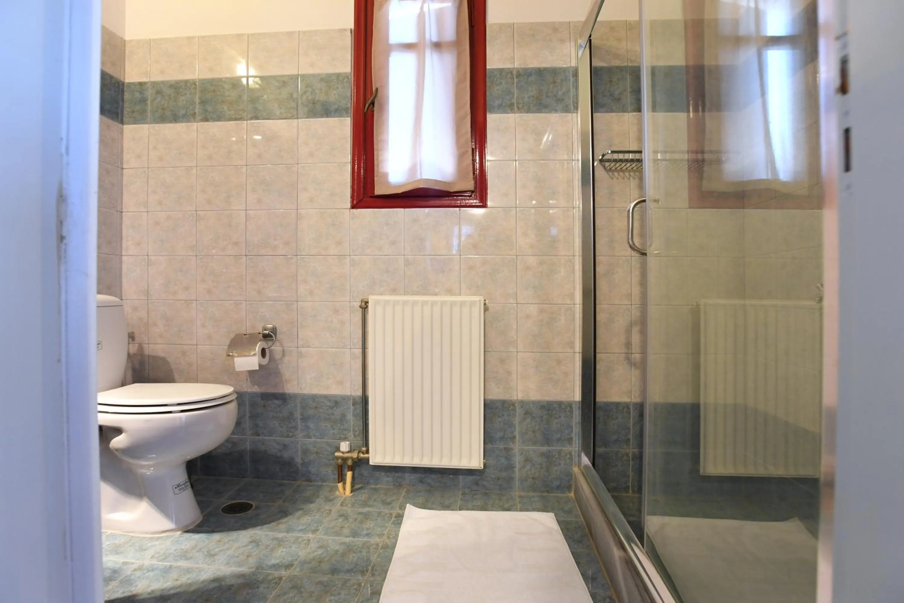 Shower in Glafki Stay Flow Glow