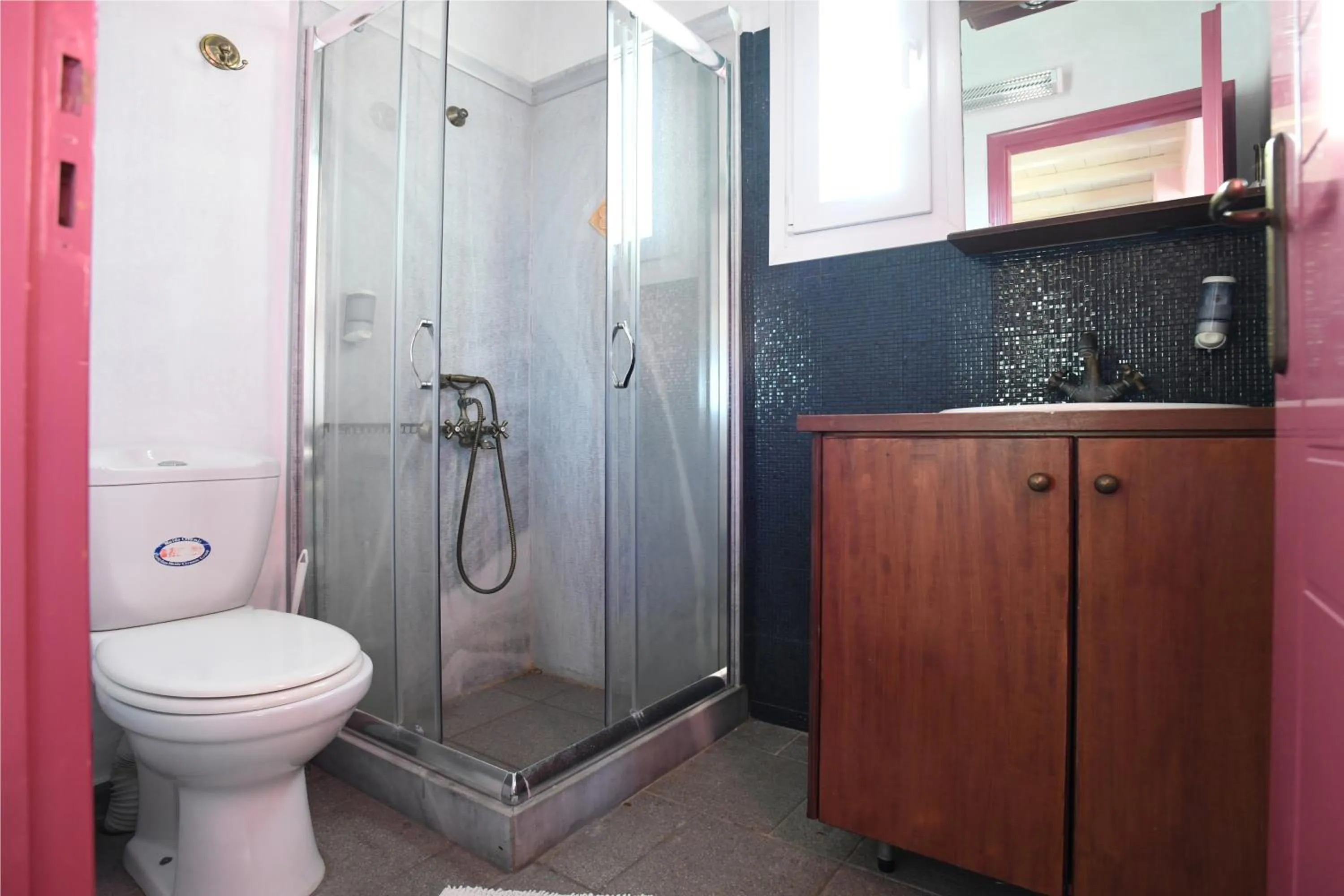 Shower in Glafki Stay Flow Glow