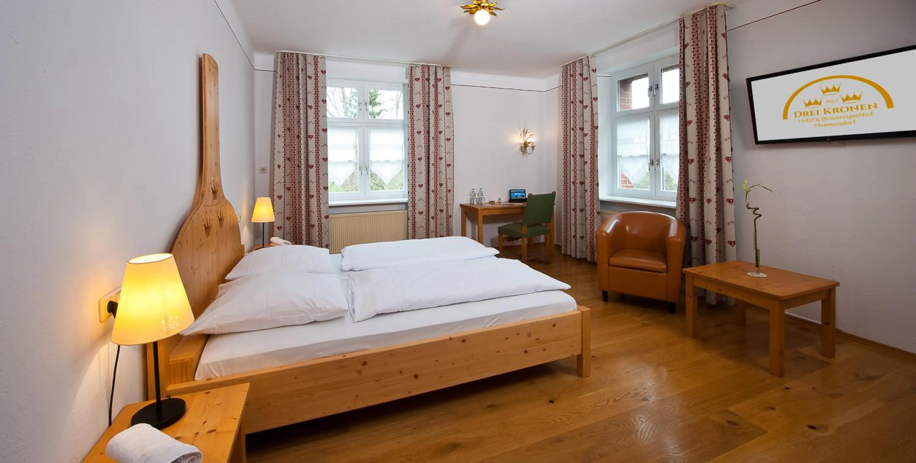 Photo of the whole room, Bed in Hotel & Brauereigasthof Drei Kronen