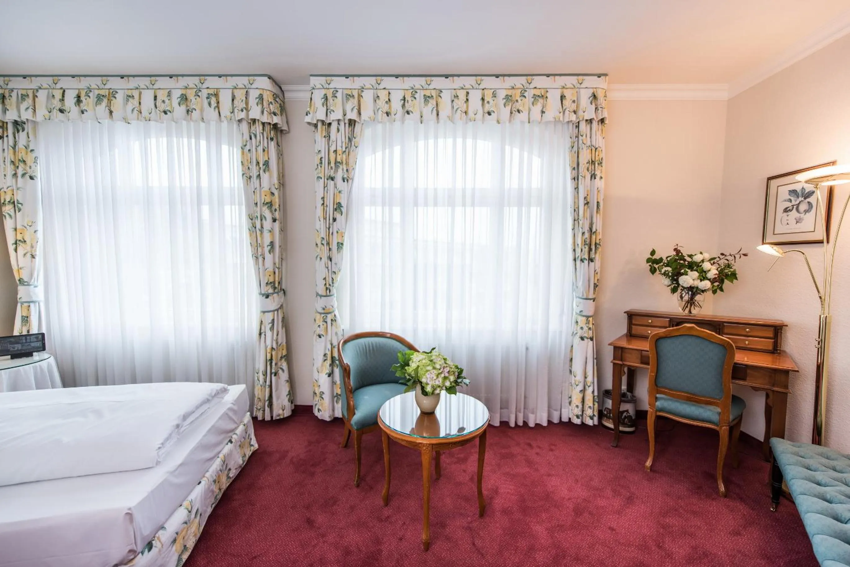 Photo of the whole room, Bed in Hotel Kaiserhof Eisenach