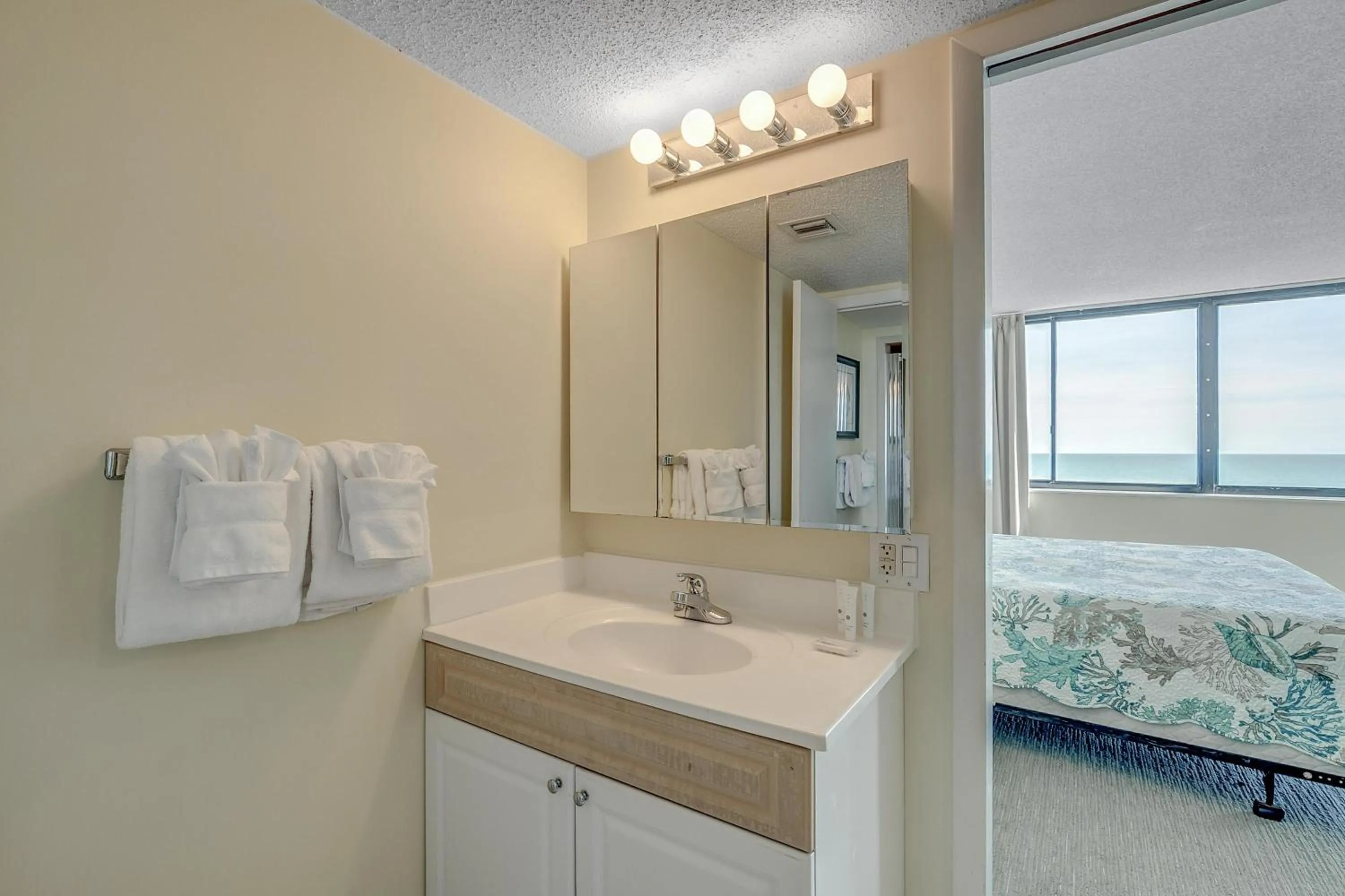 Bed in Carolina Dunes Penthouse 702