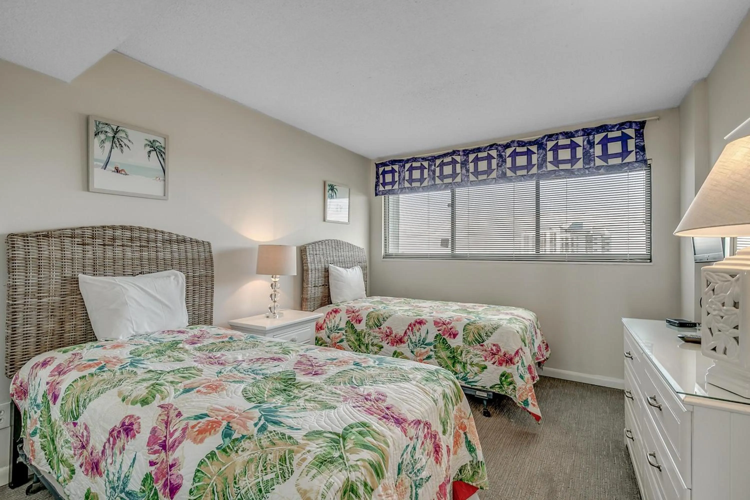 Bed in Carolina Dunes Penthouse 702