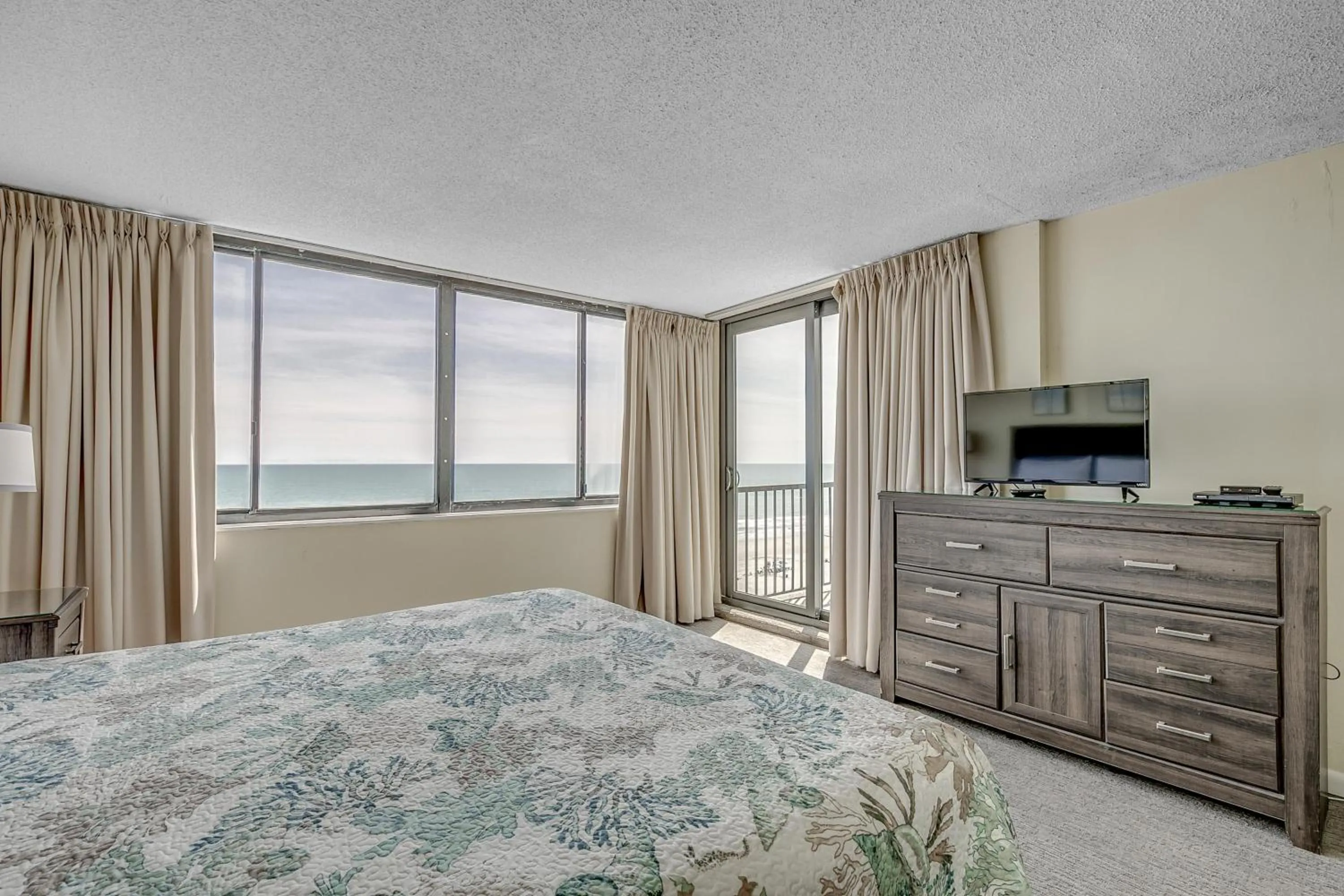 Bed in Carolina Dunes Penthouse 702