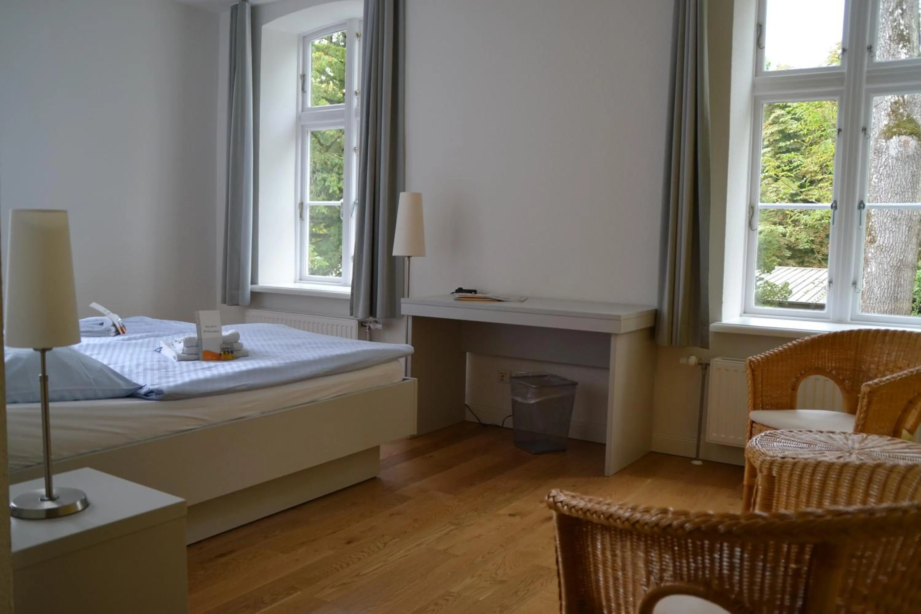 Photo of the whole room, Bed in Christian Jensen Kolleg und Gästehäuser