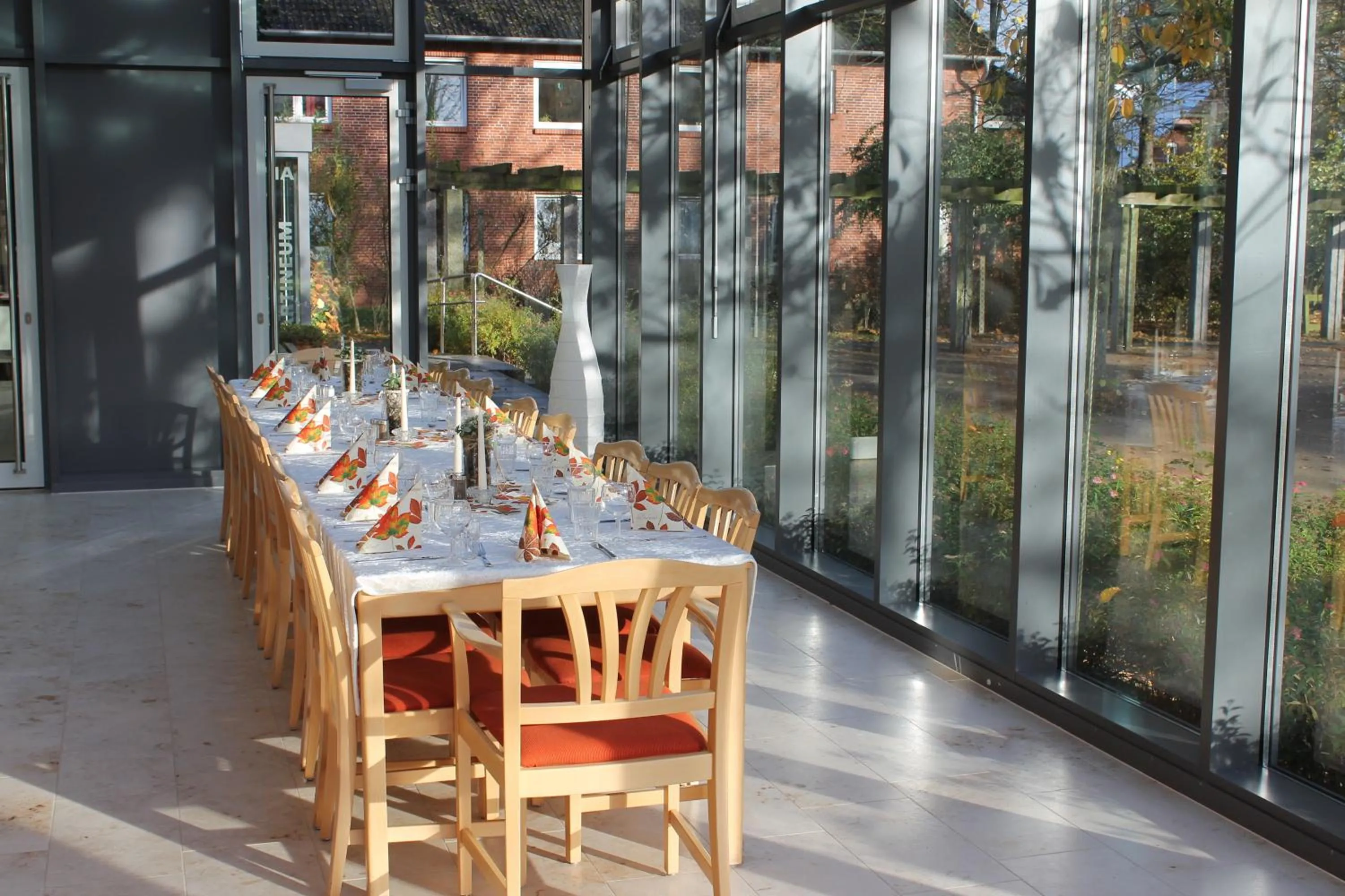 Restaurant/places to eat in Christian Jensen Kolleg und Gästehäuser
