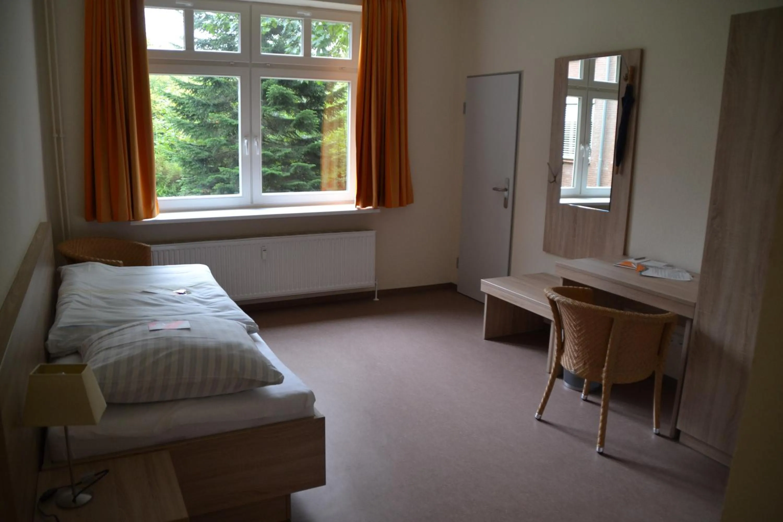 Photo of the whole room, Bed in Christian Jensen Kolleg und Gästehäuser