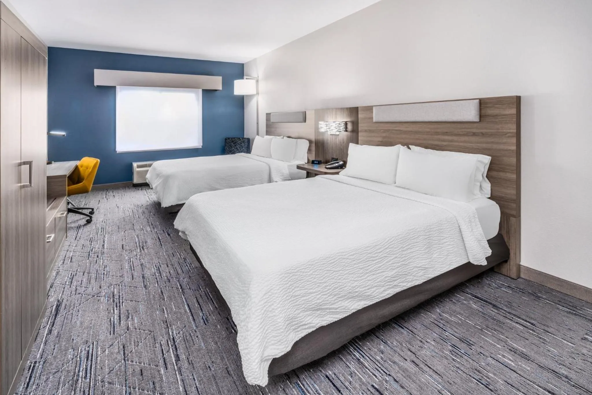 Photo of the whole room, Bed in Holiday Inn Express - Colorado Springs - First & Main by IHG