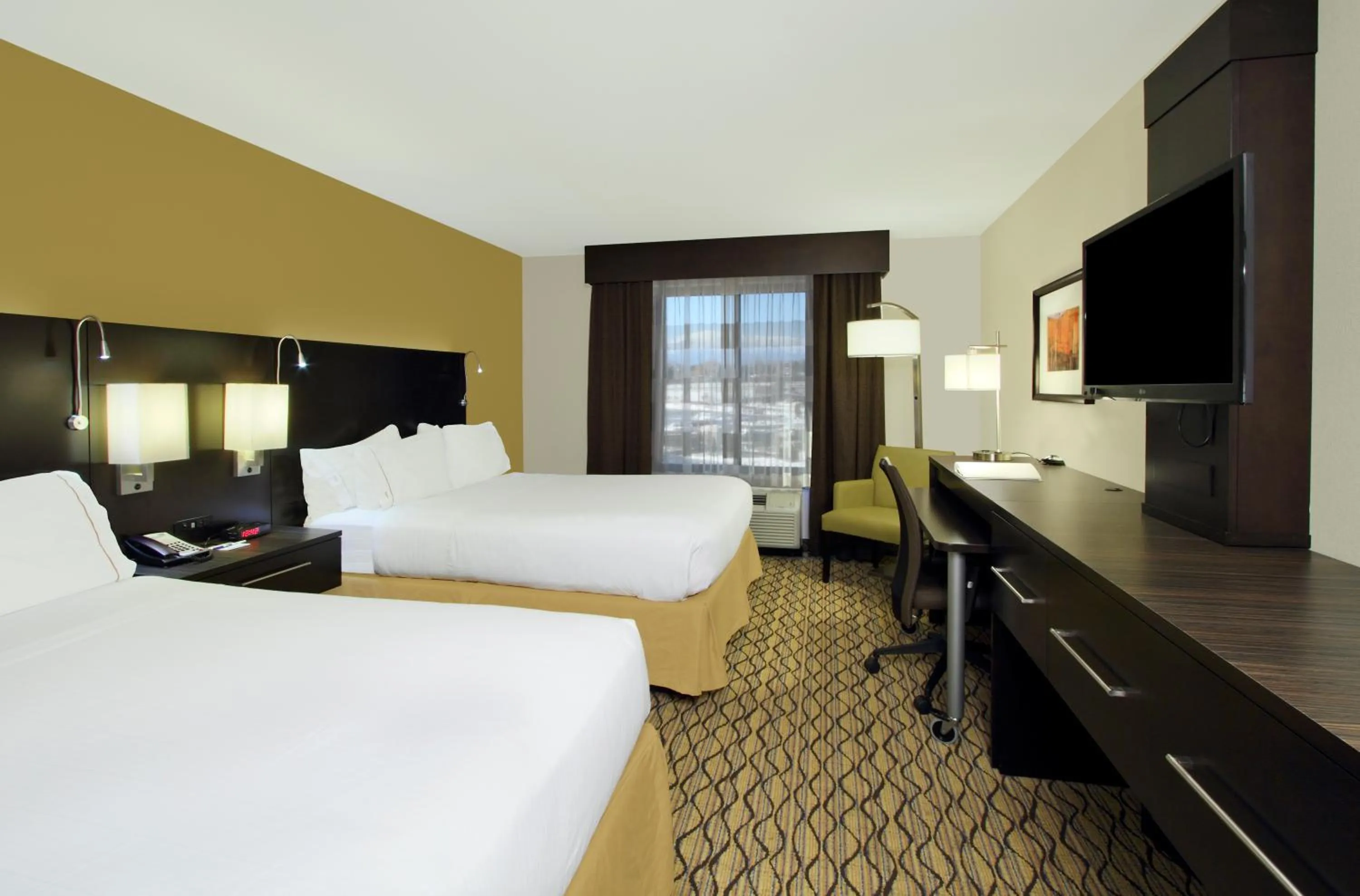 Photo of the whole room, Bed in Holiday Inn Express - Colorado Springs - First & Main by IHG