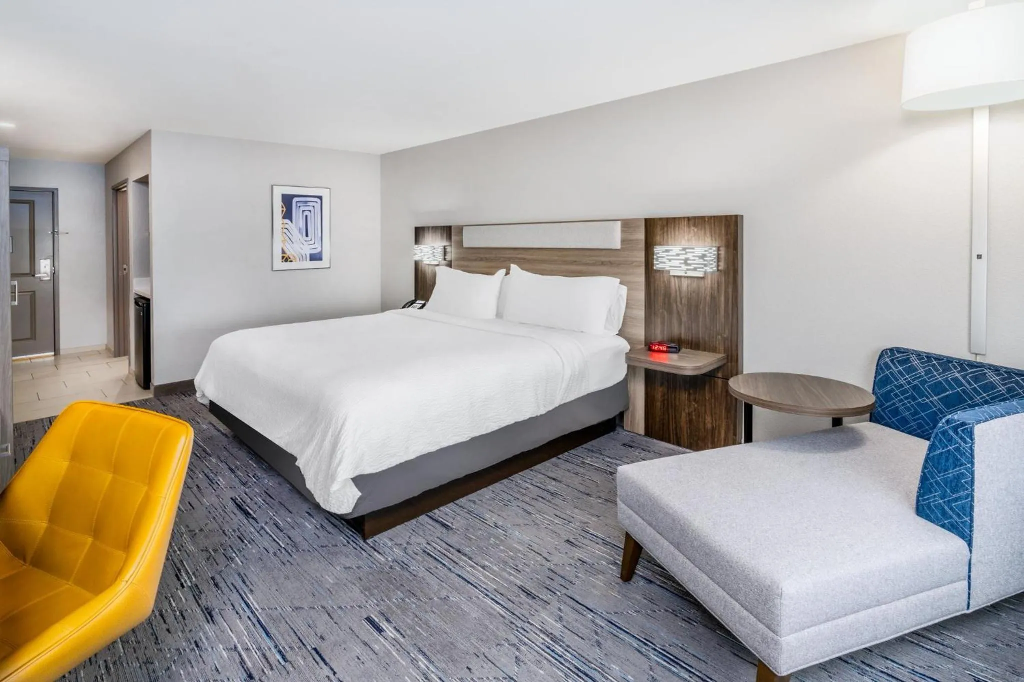Photo of the whole room, Bed in Holiday Inn Express - Colorado Springs - First & Main by IHG