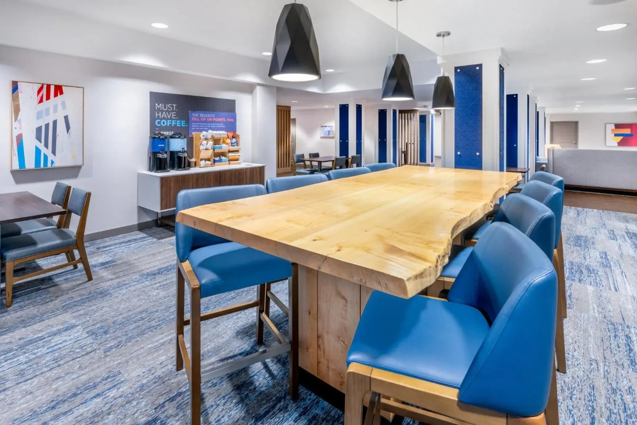 Property building in Holiday Inn Express - Colorado Springs - First & Main by IHG Property building in Holiday Inn Express - Colorado Springs - First & Main by IHG