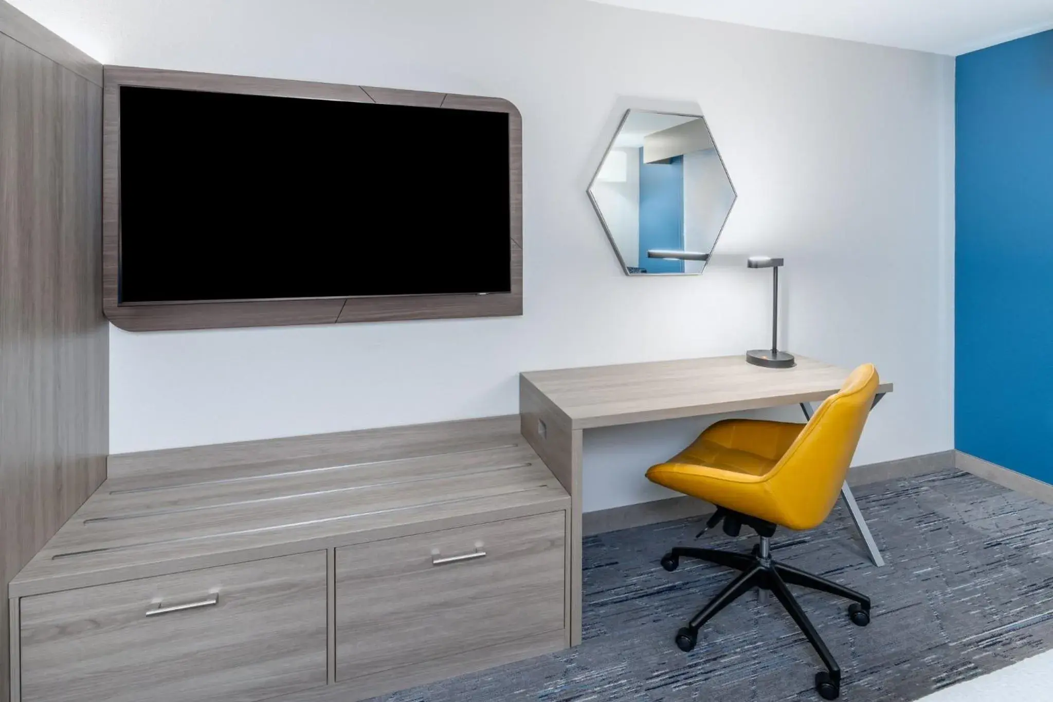 Queen Studio - Disability Access in Holiday Inn Express - Colorado Springs - First & Main by IHG Queen Studio - Disability Access in Holiday Inn Express - Colorado Springs - First & Main by IHG