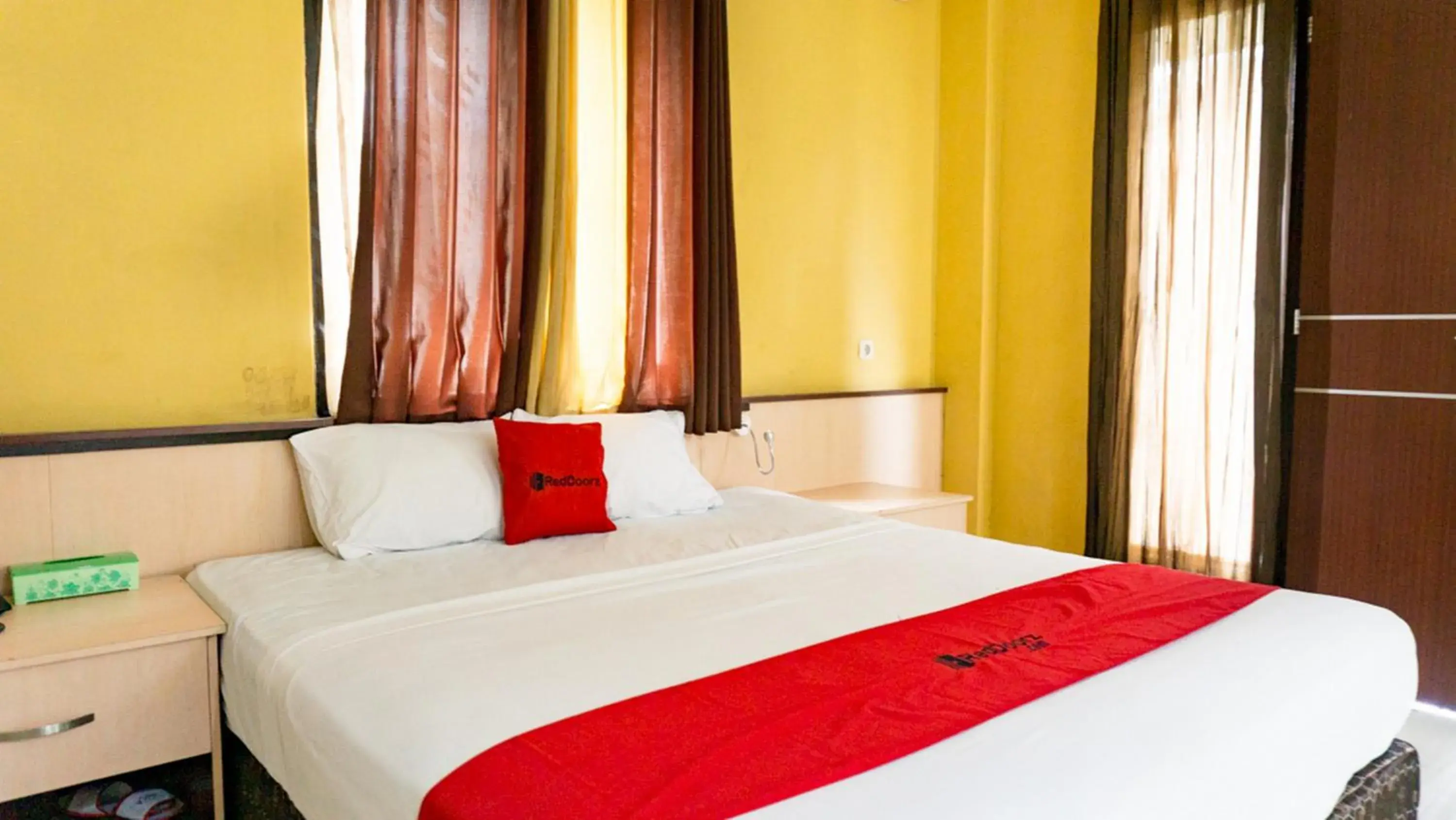 Bed in RedDoorz near Pelabuhan Jayapura Bed in RedDoorz near Pelabuhan Jayapura