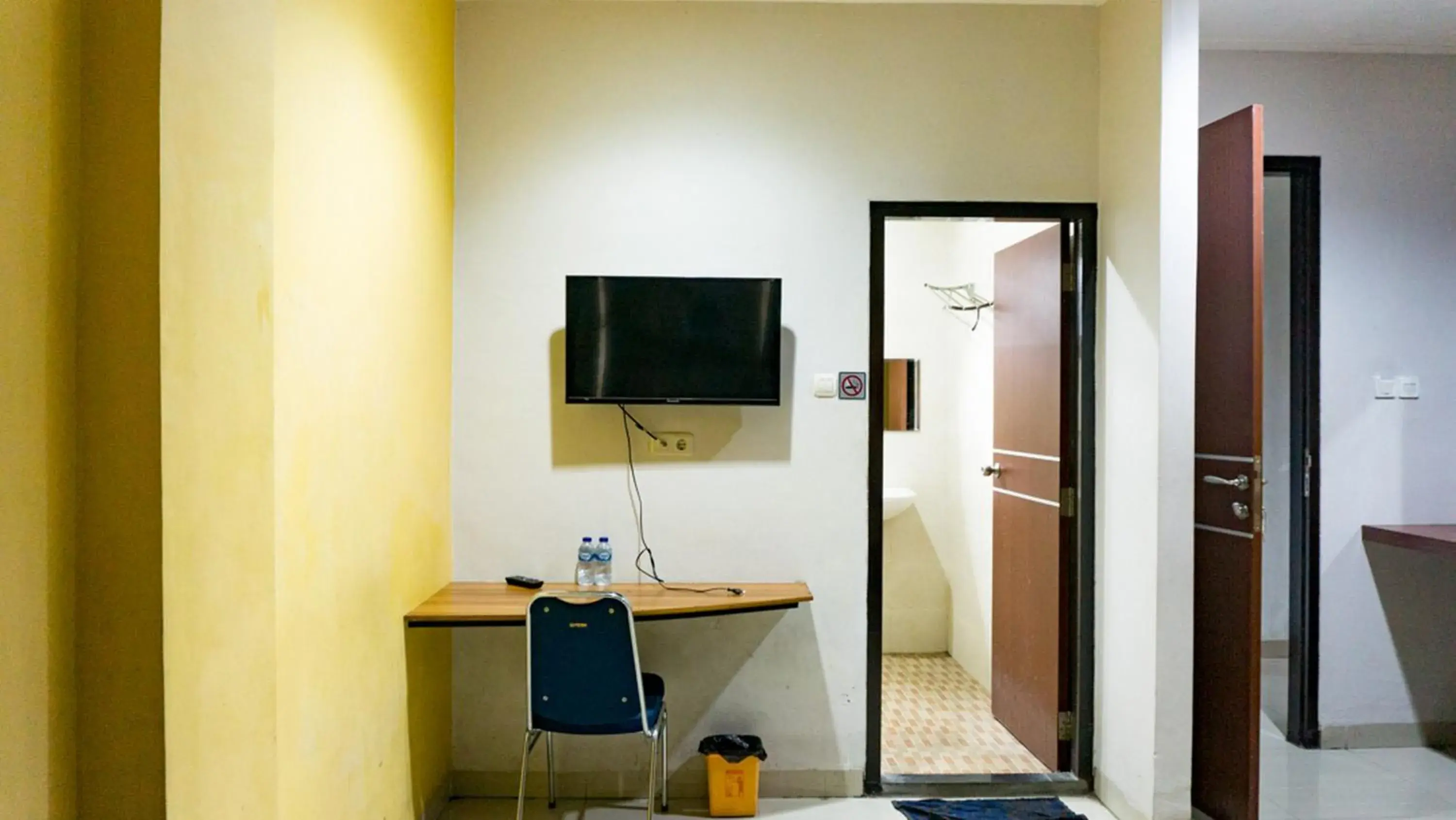 RedDoorz near Pelabuhan Jayapura RedDoorz near Pelabuhan Jayapura