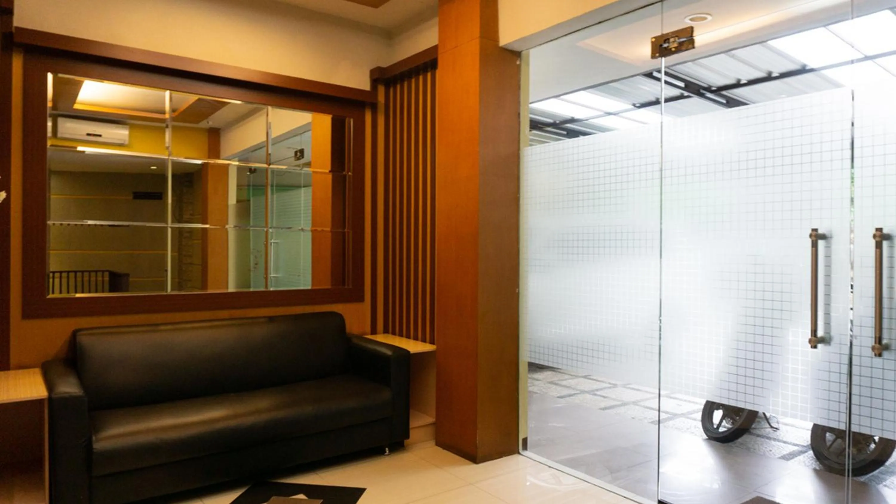 RedDoorz near Pelabuhan Jayapura