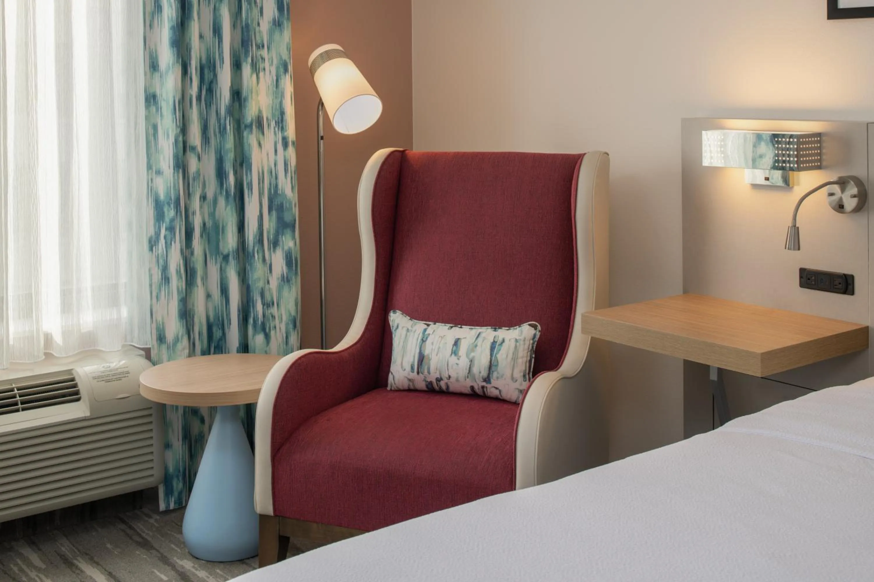 Seating area in Hilton Garden Inn Tacoma Downtown