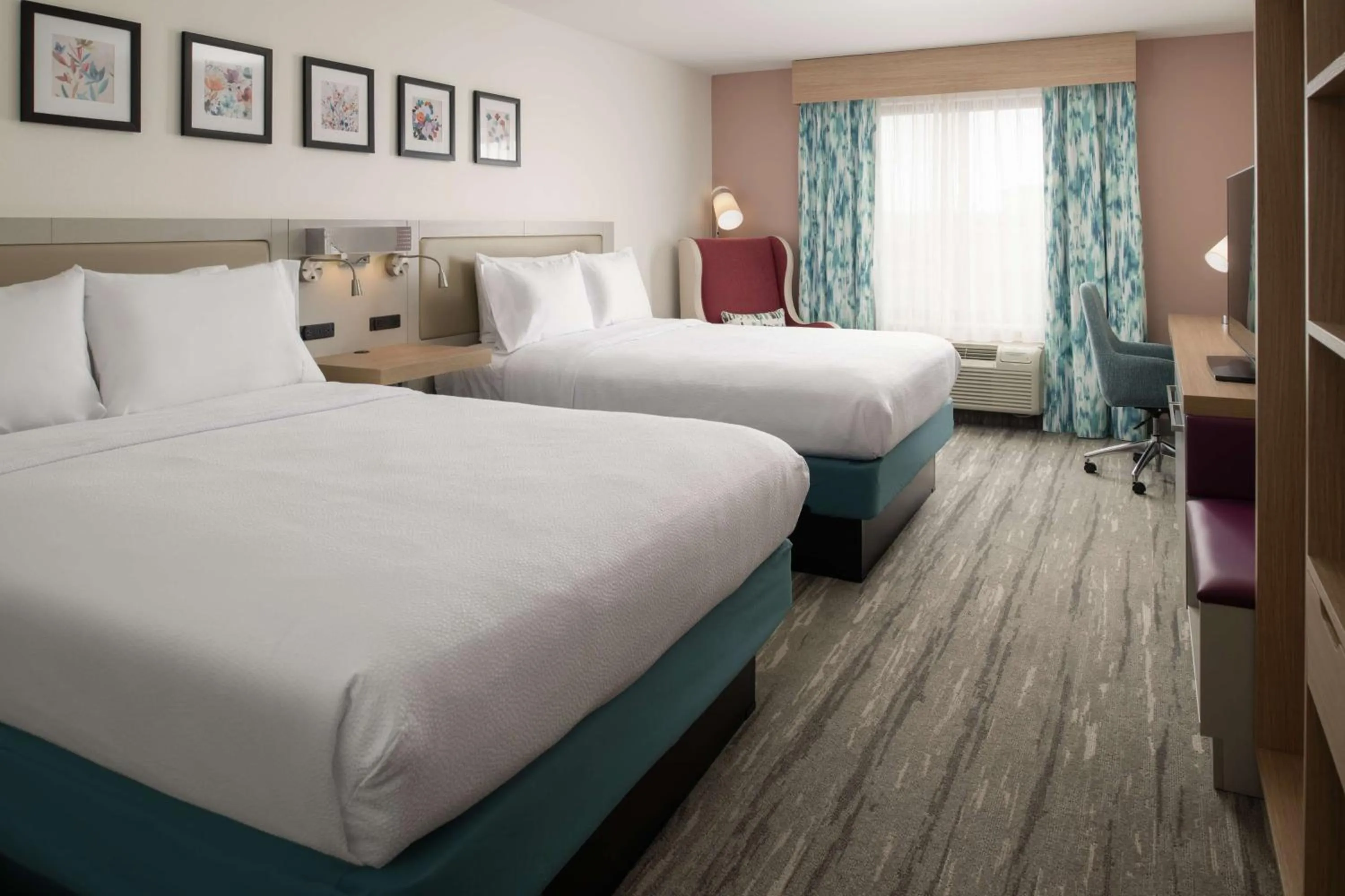 Bed in Hilton Garden Inn Tacoma Downtown