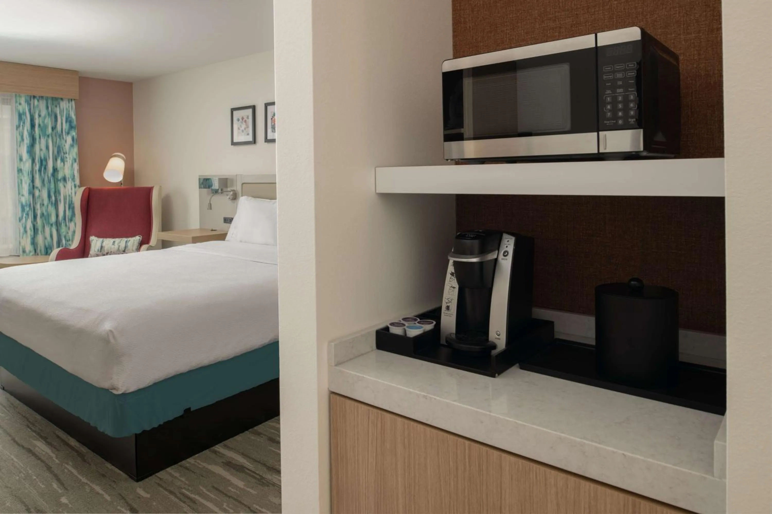 Photo of the whole room, Bed in Hilton Garden Inn Tacoma Downtown