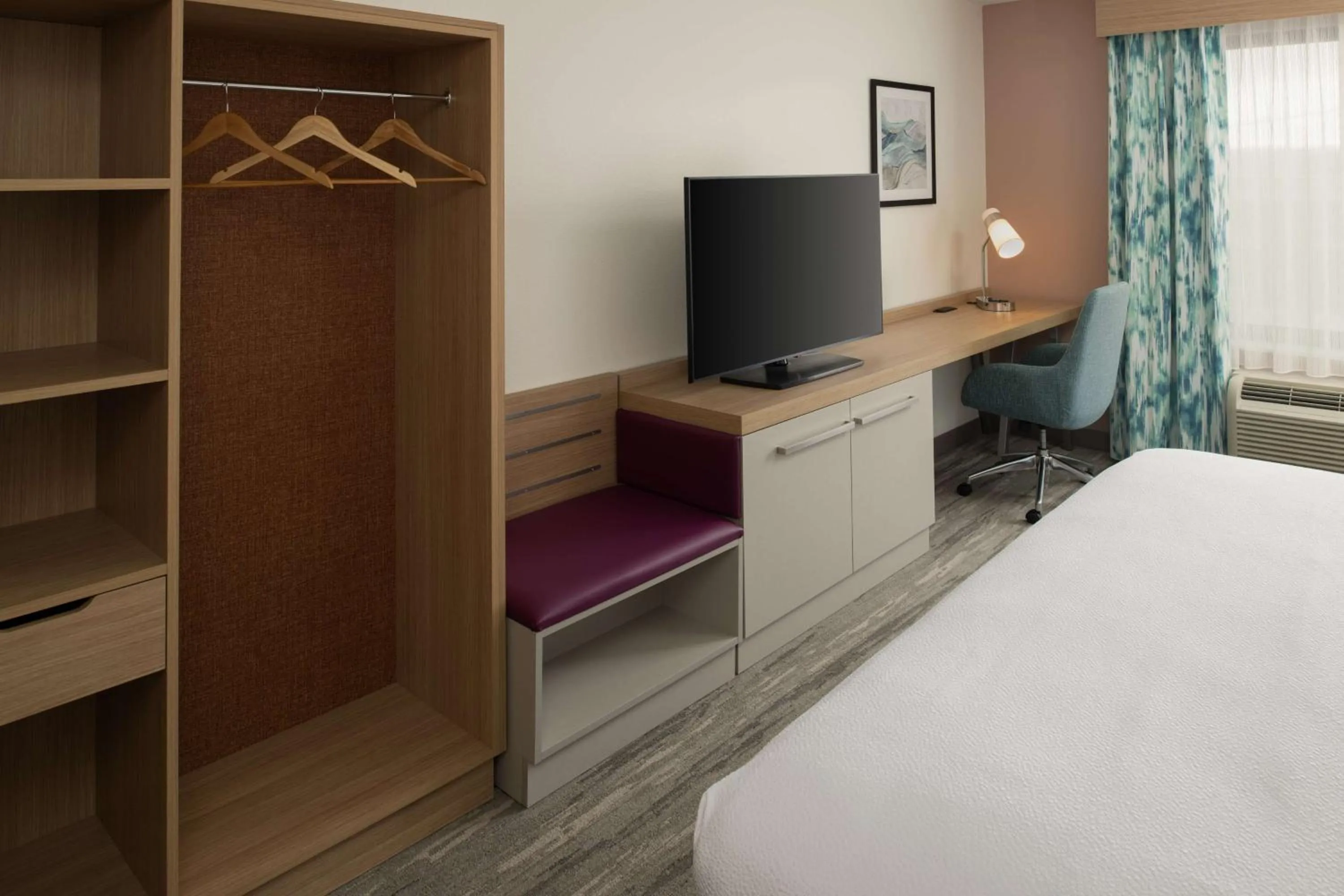 Bedroom, Bed in Hilton Garden Inn Tacoma Downtown