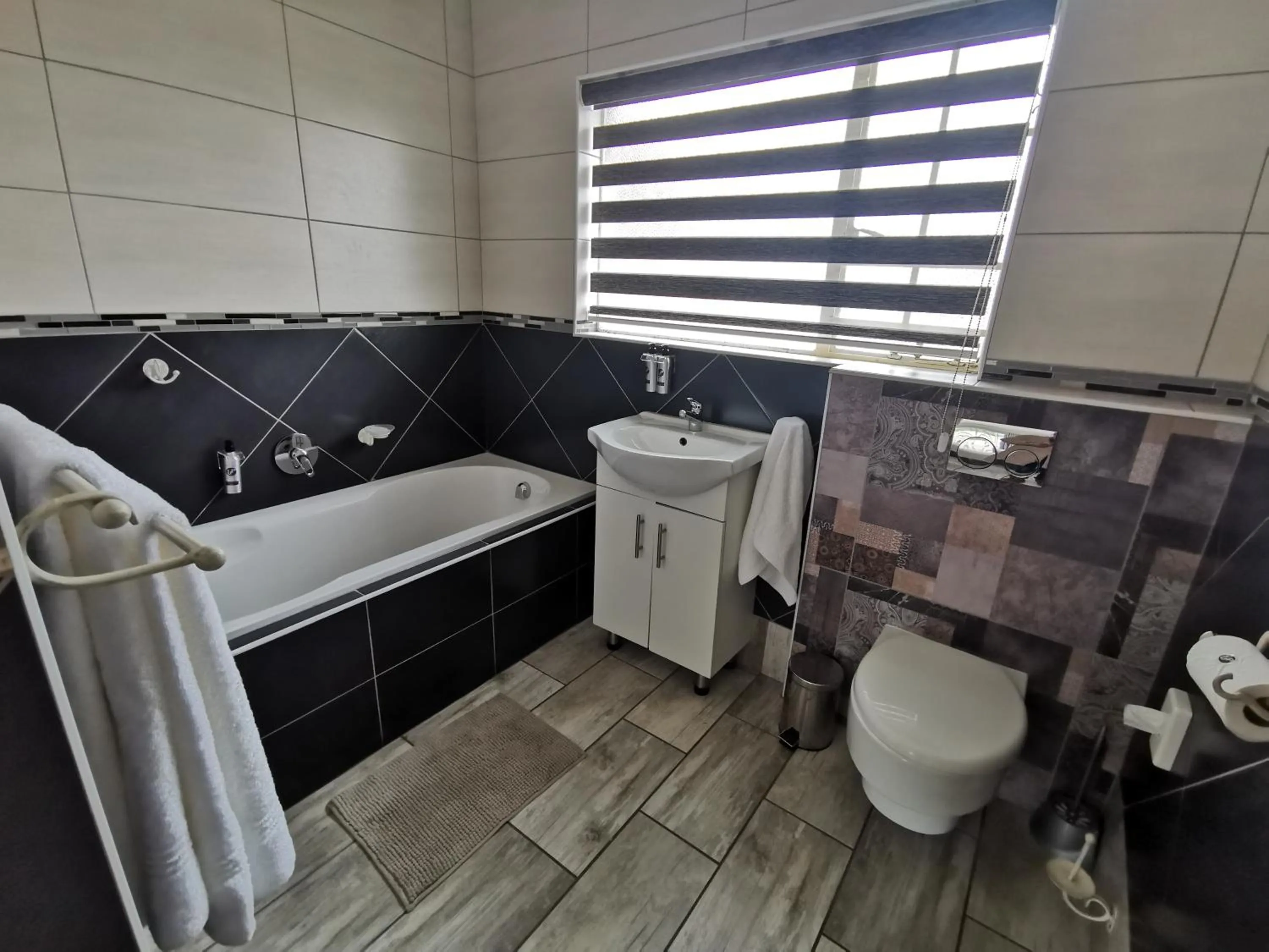 Toilet in Up21 Guest House