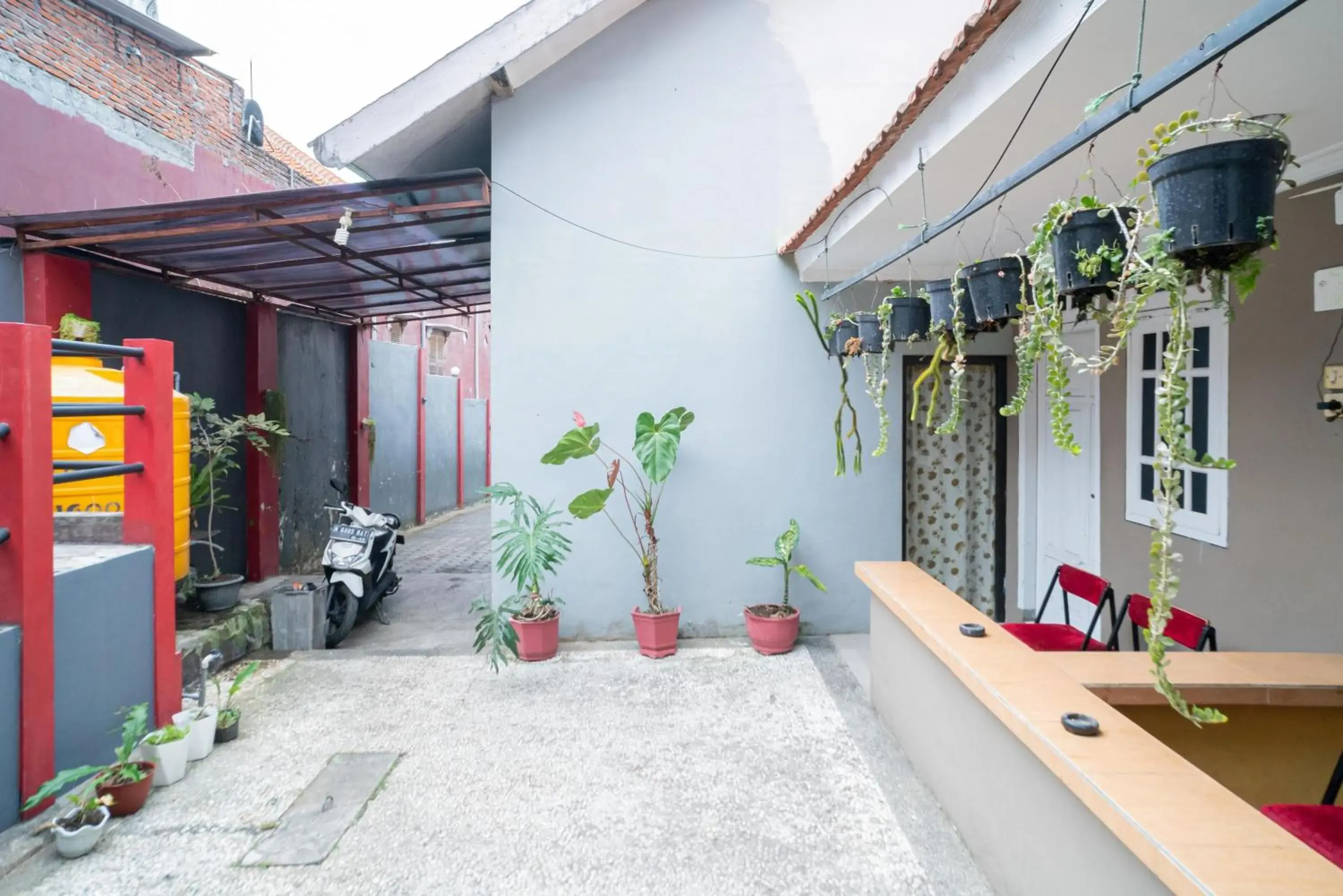 Property building in RedDoorz at Oro Oro Ombo Batu Property building in RedDoorz at Oro Oro Ombo Batu