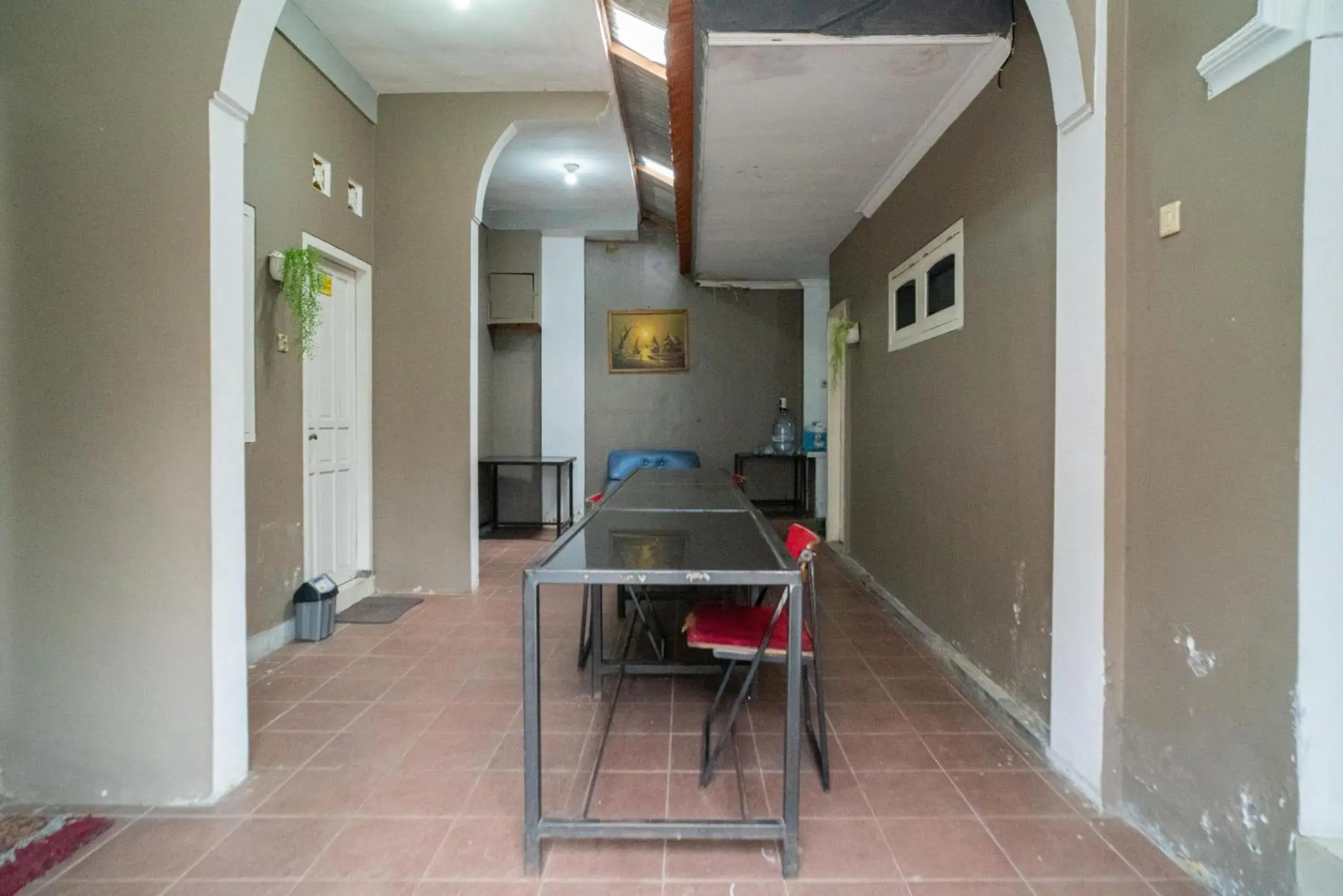 Dining area in RedDoorz at Oro Oro Ombo Batu Dining area in RedDoorz at Oro Oro Ombo Batu