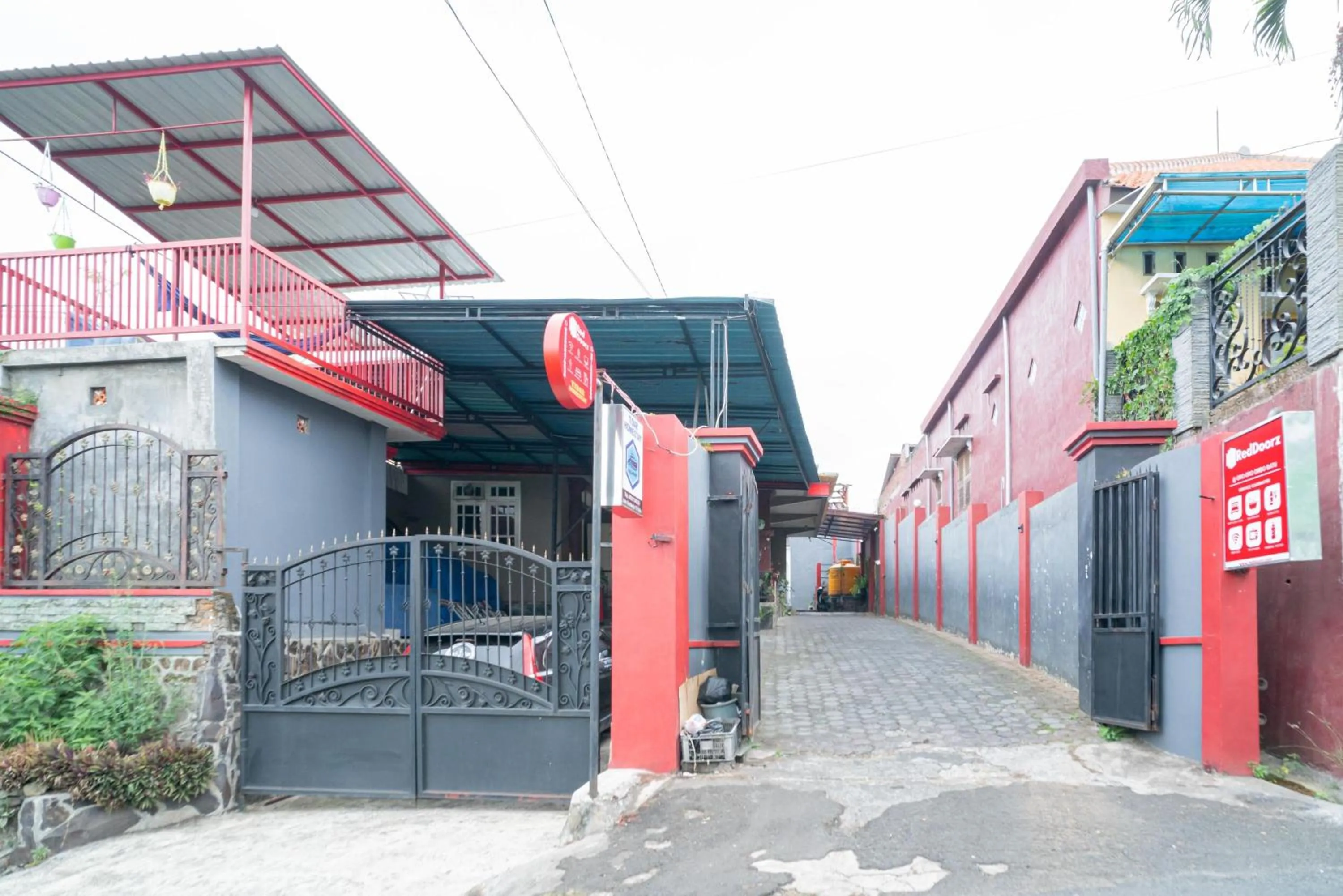 Property building in RedDoorz at Oro Oro Ombo Batu