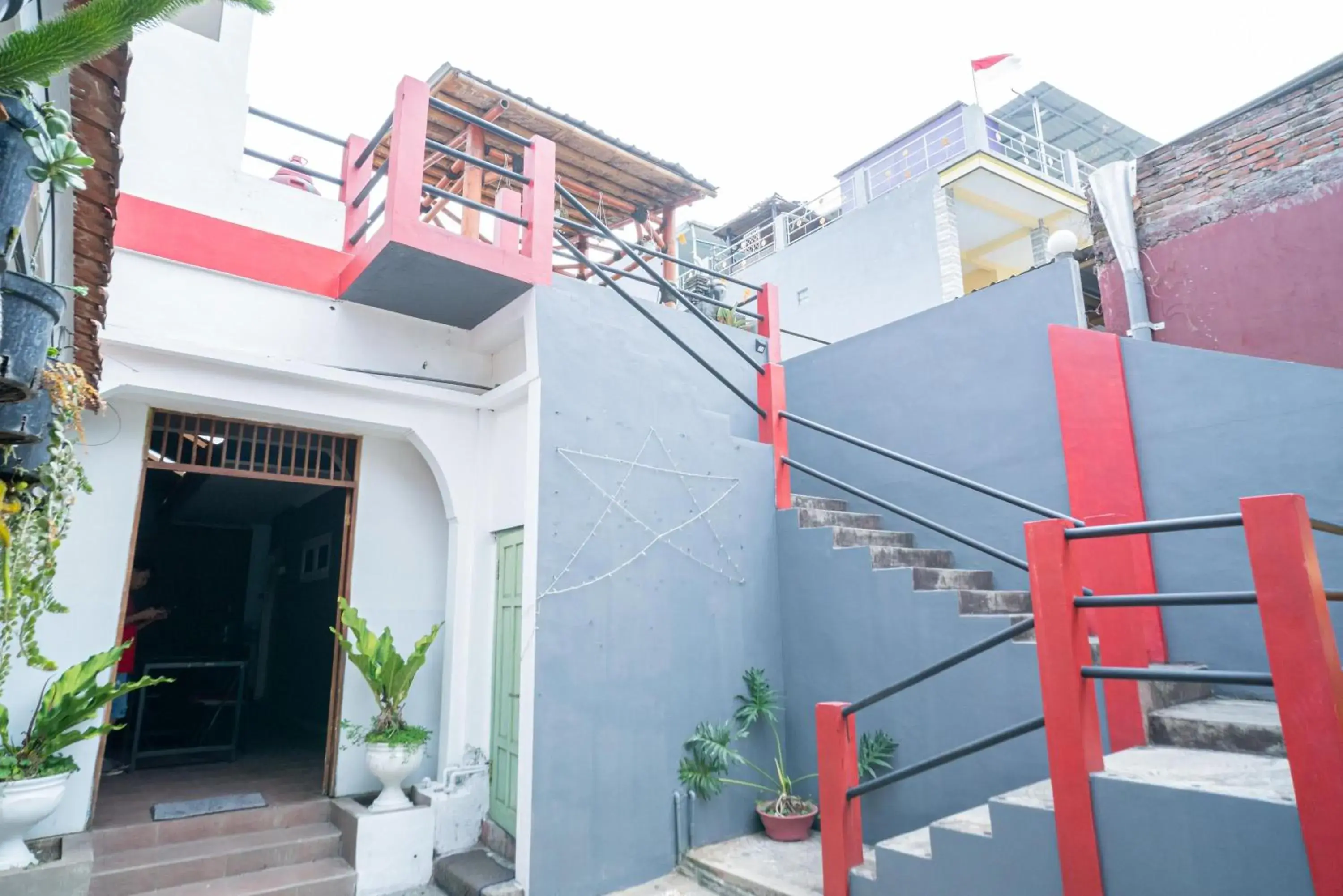 Property building in RedDoorz at Oro Oro Ombo Batu Property building in RedDoorz at Oro Oro Ombo Batu