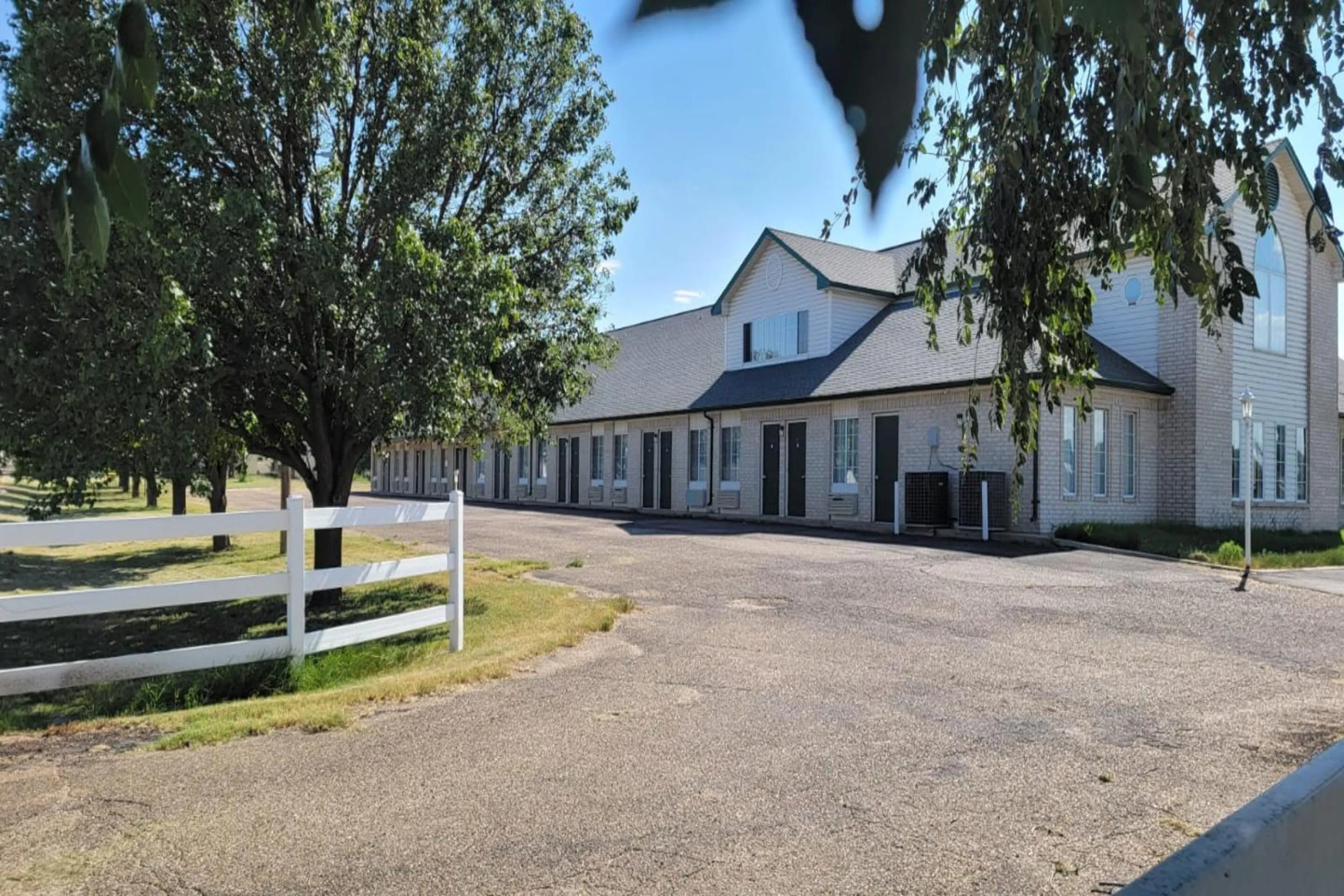 Facade/entrance in HomeTown Inn By OYO Texhoma, OK