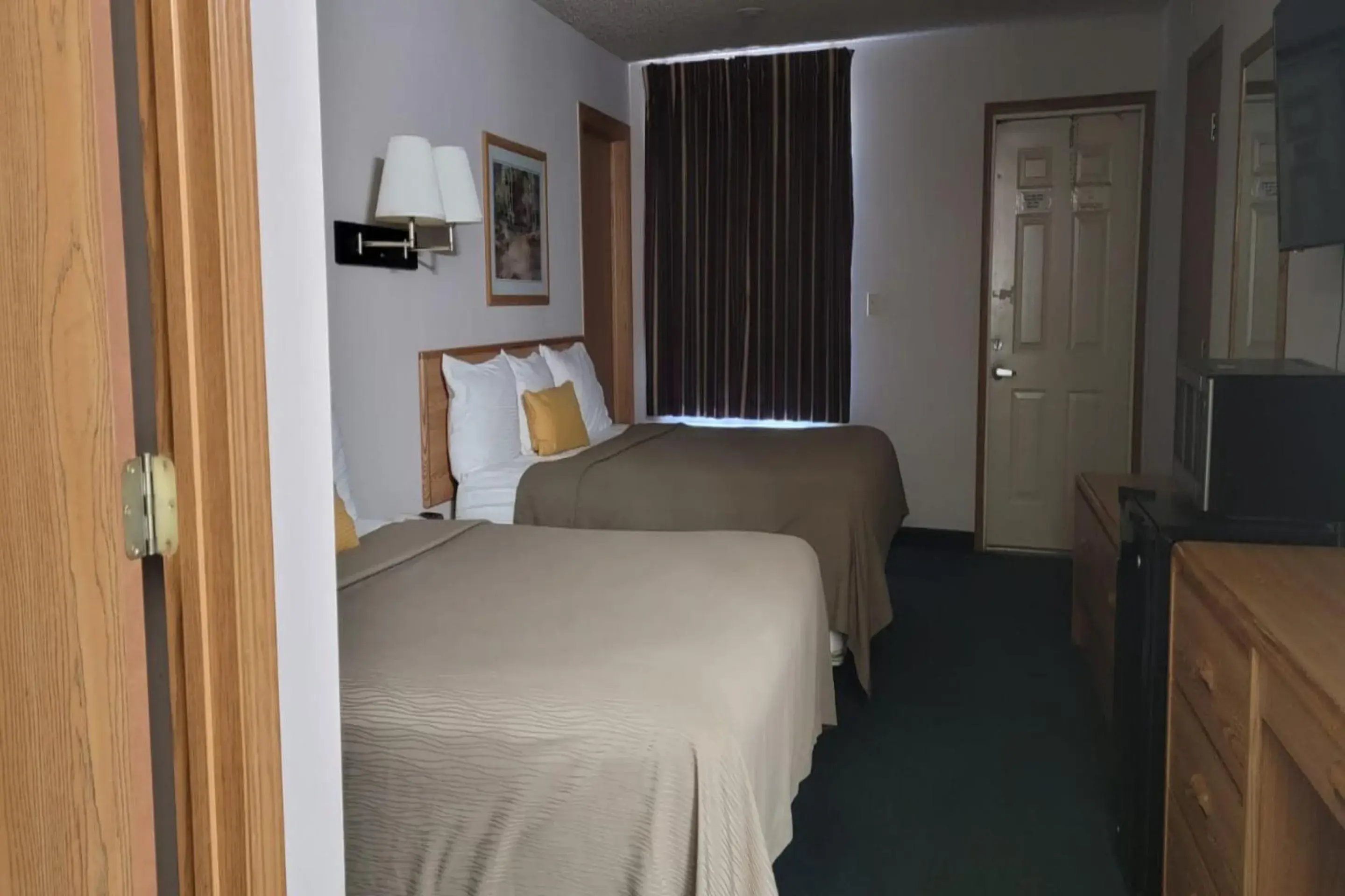 2 Queen Bed in HomeTown Inn By OYO Texhoma, OK 2 Queen Bed in HomeTown Inn By OYO Texhoma, OK