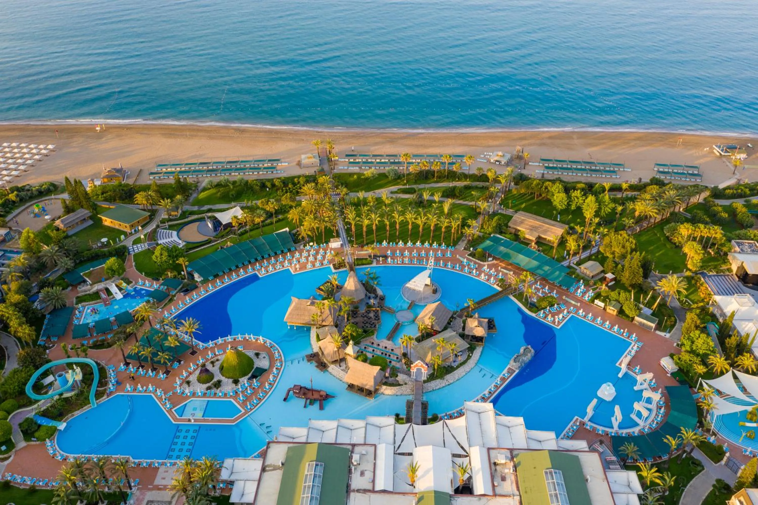 Swimming pool in AQI Pegasos World