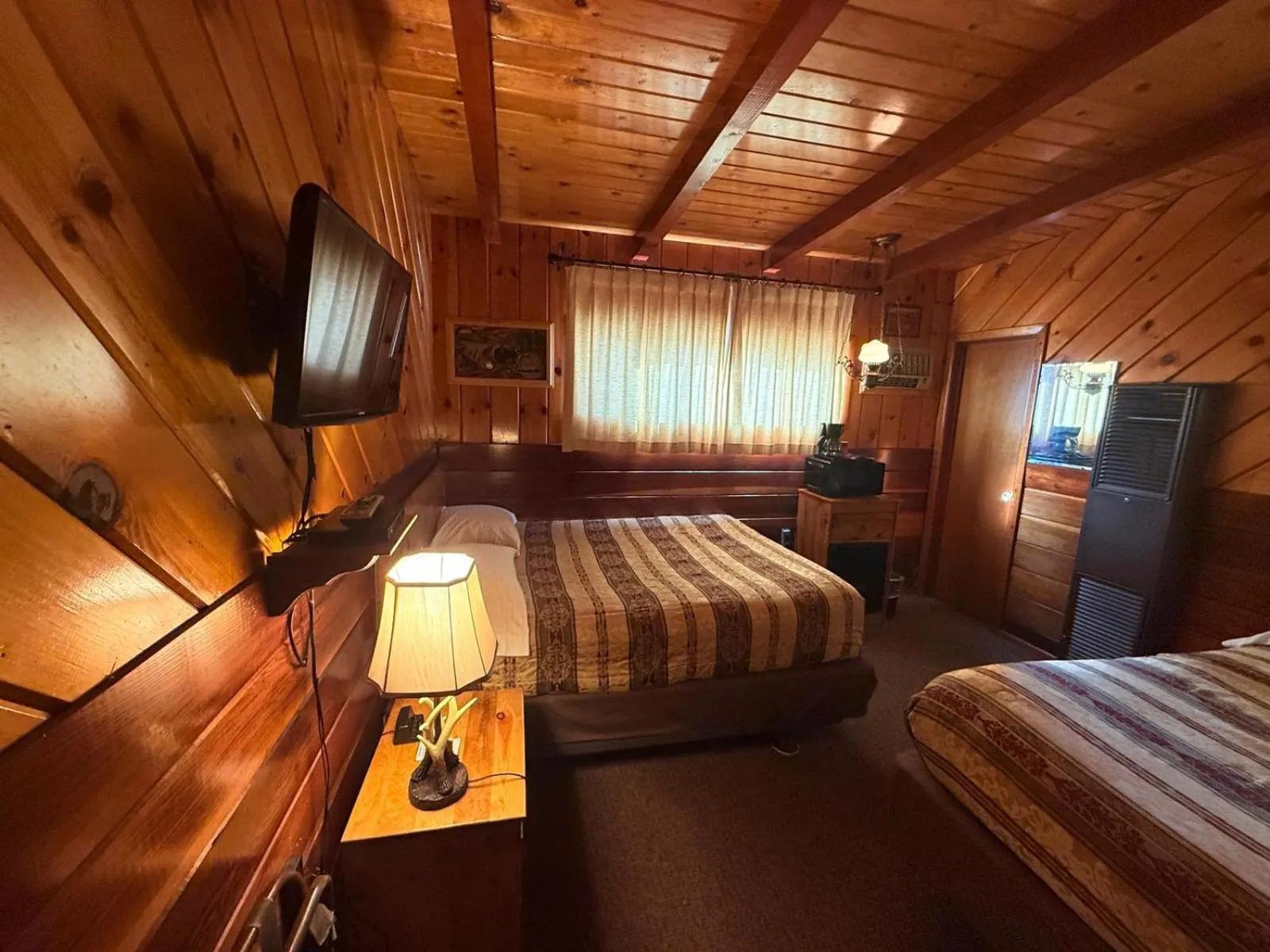 Bed in Toiyabe Motel