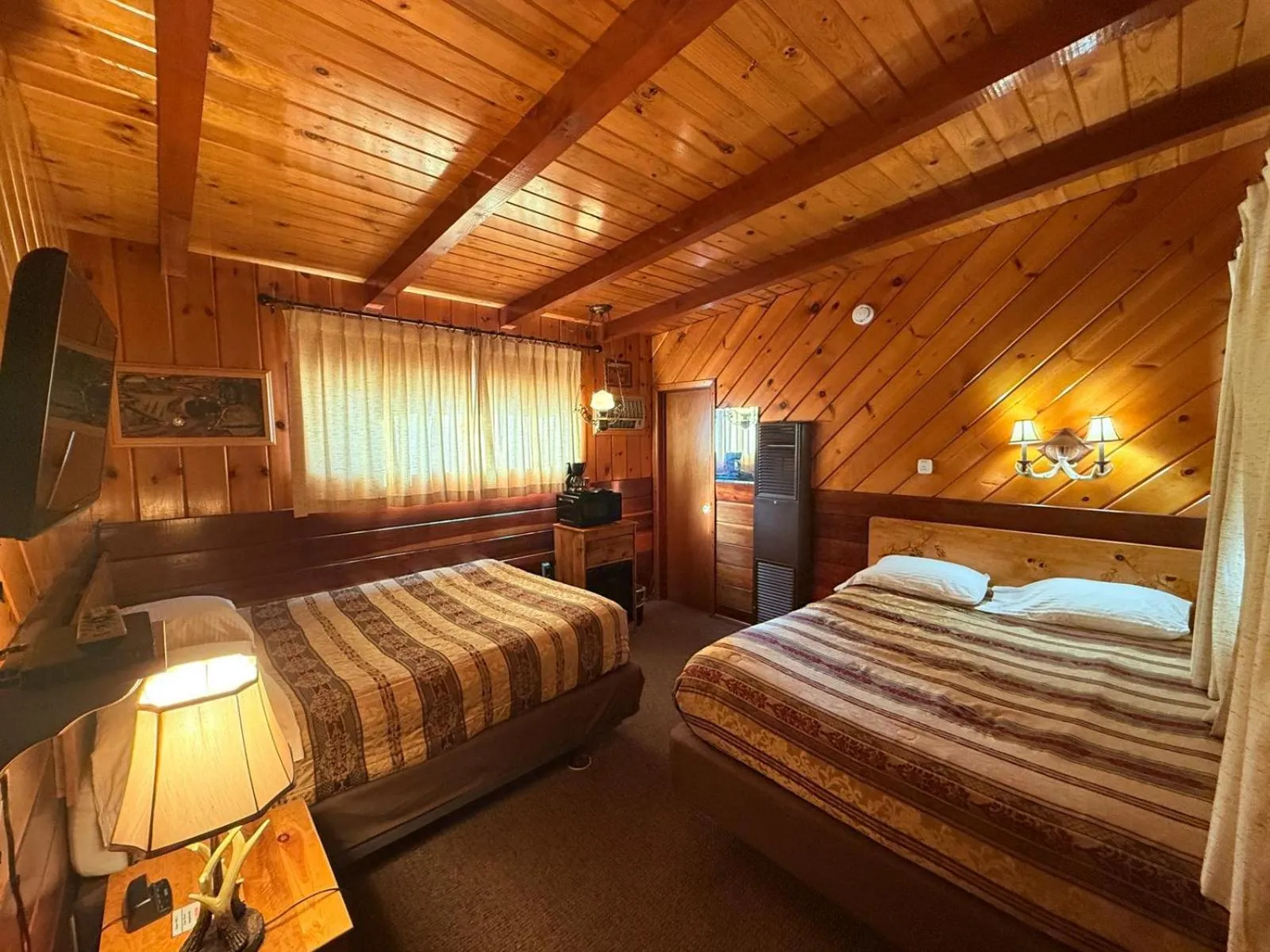 Bed in Toiyabe Motel