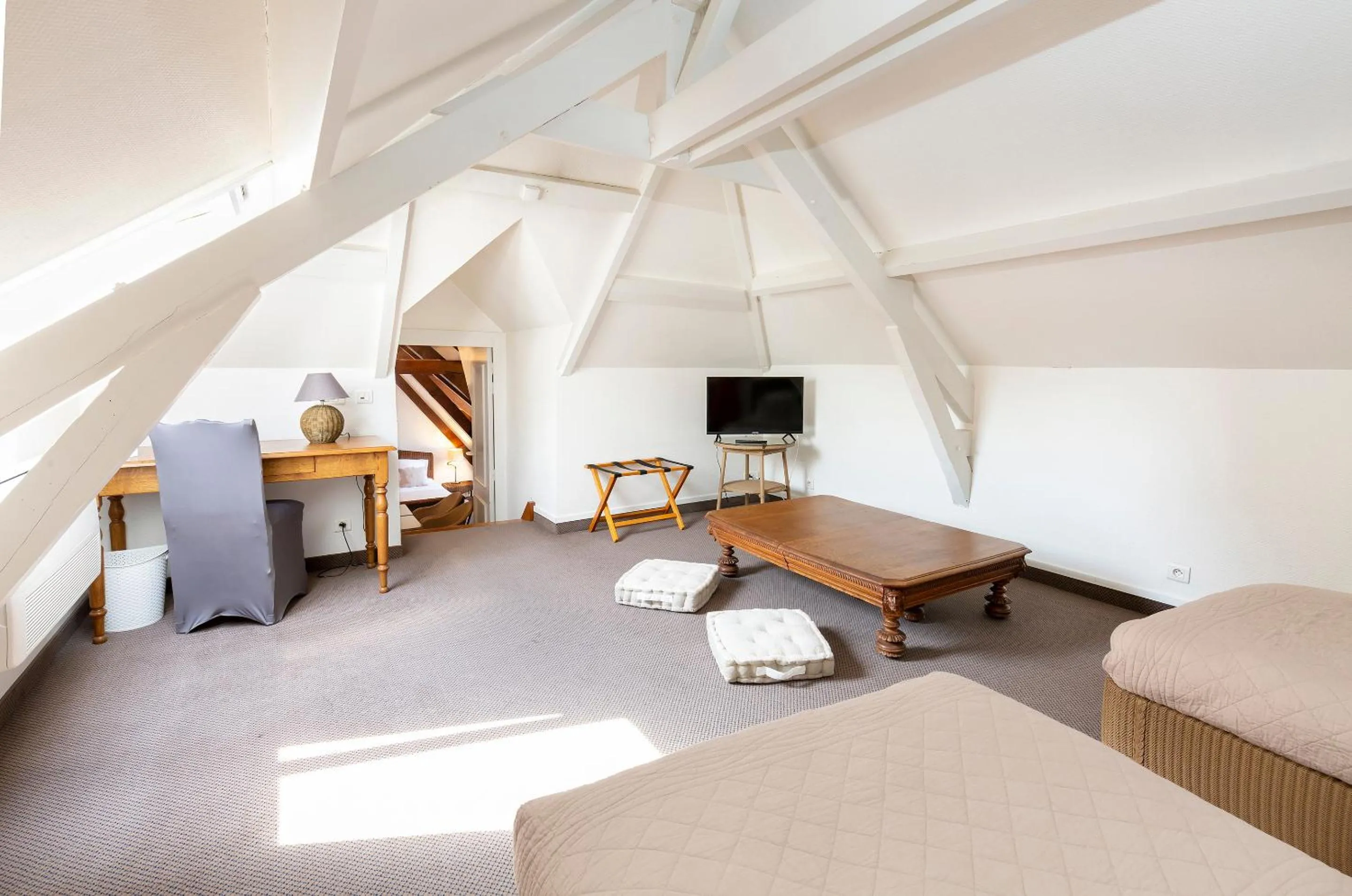 Bed in HÔTEL JEAN DE BRUGES