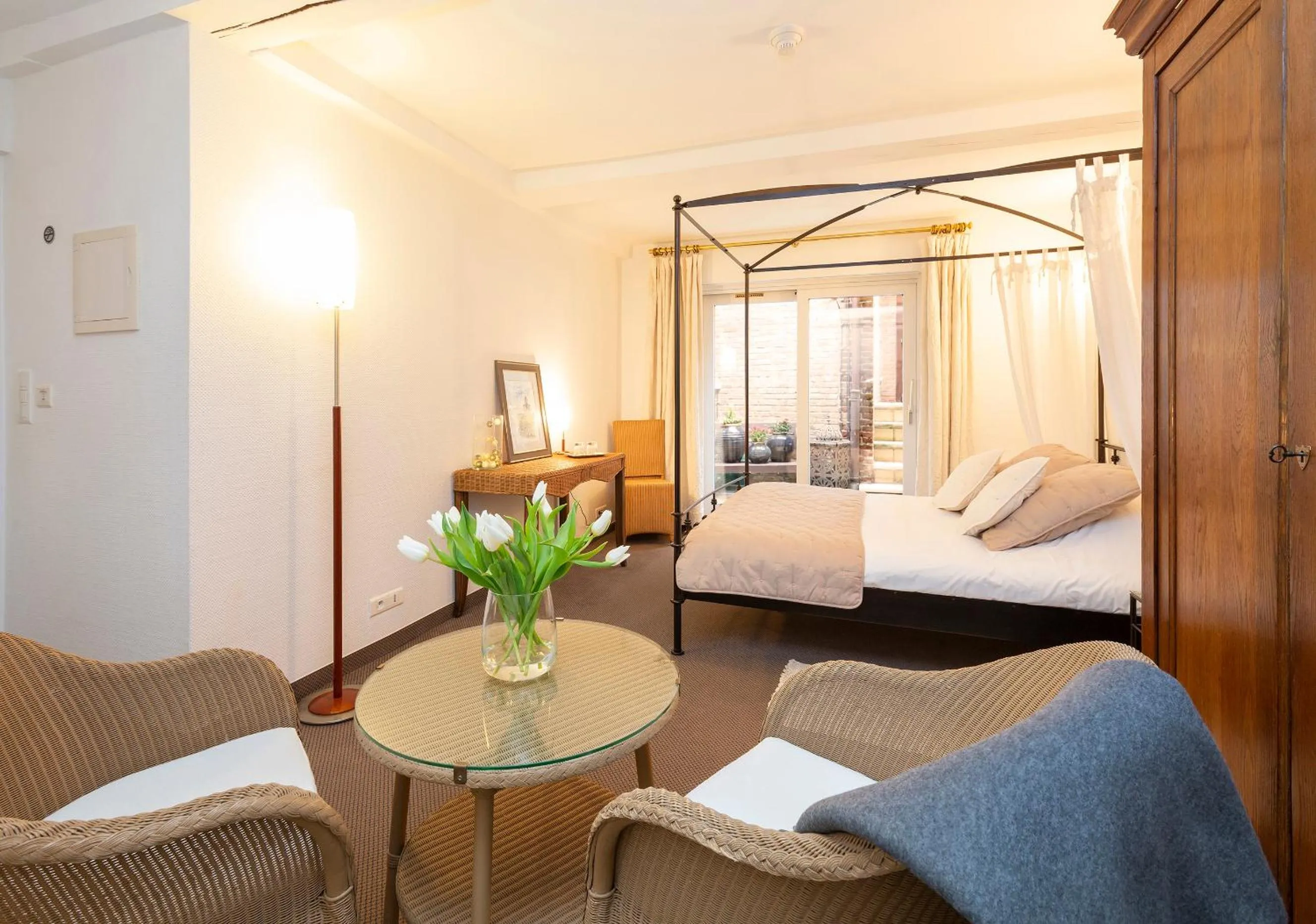 Photo of the whole room, Bed in HÔTEL JEAN DE BRUGES