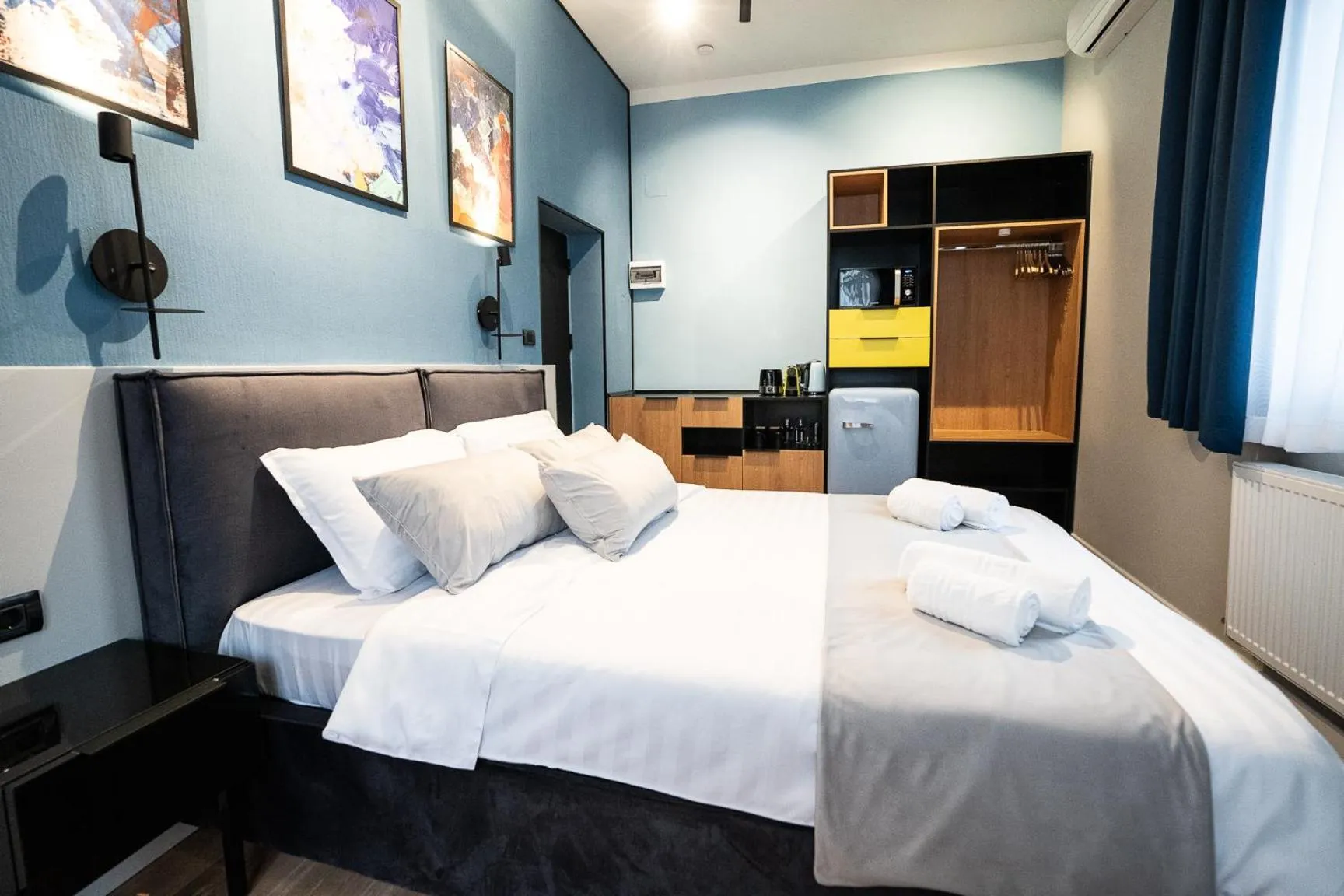 Photo of the whole room, Bed in Emil Balaban Luxury Apart-Hotel