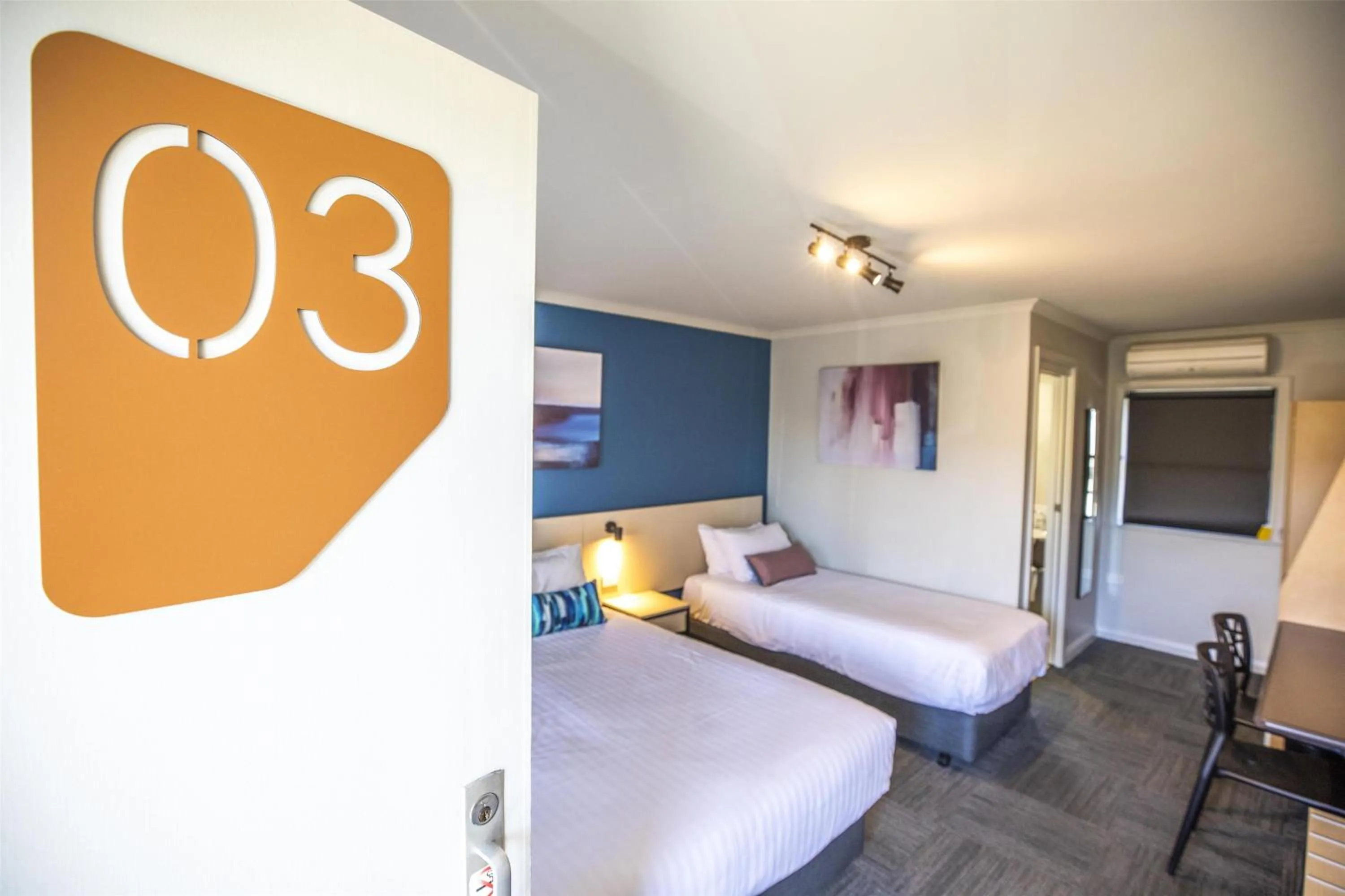 Bedroom, Bed in Nightcap at Riverside Hotel