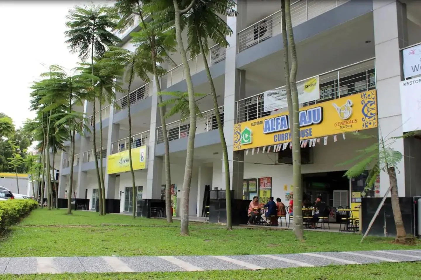 Restaurant/places to eat in Puchong Skypod Residence @ Hostay