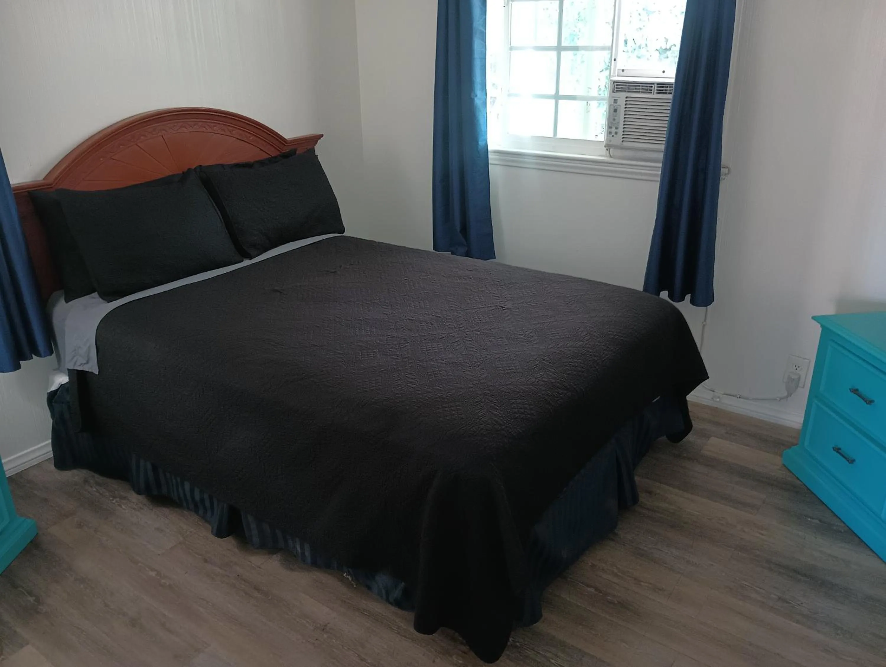 Bedroom, Bed in Oceana Boutique Hotel