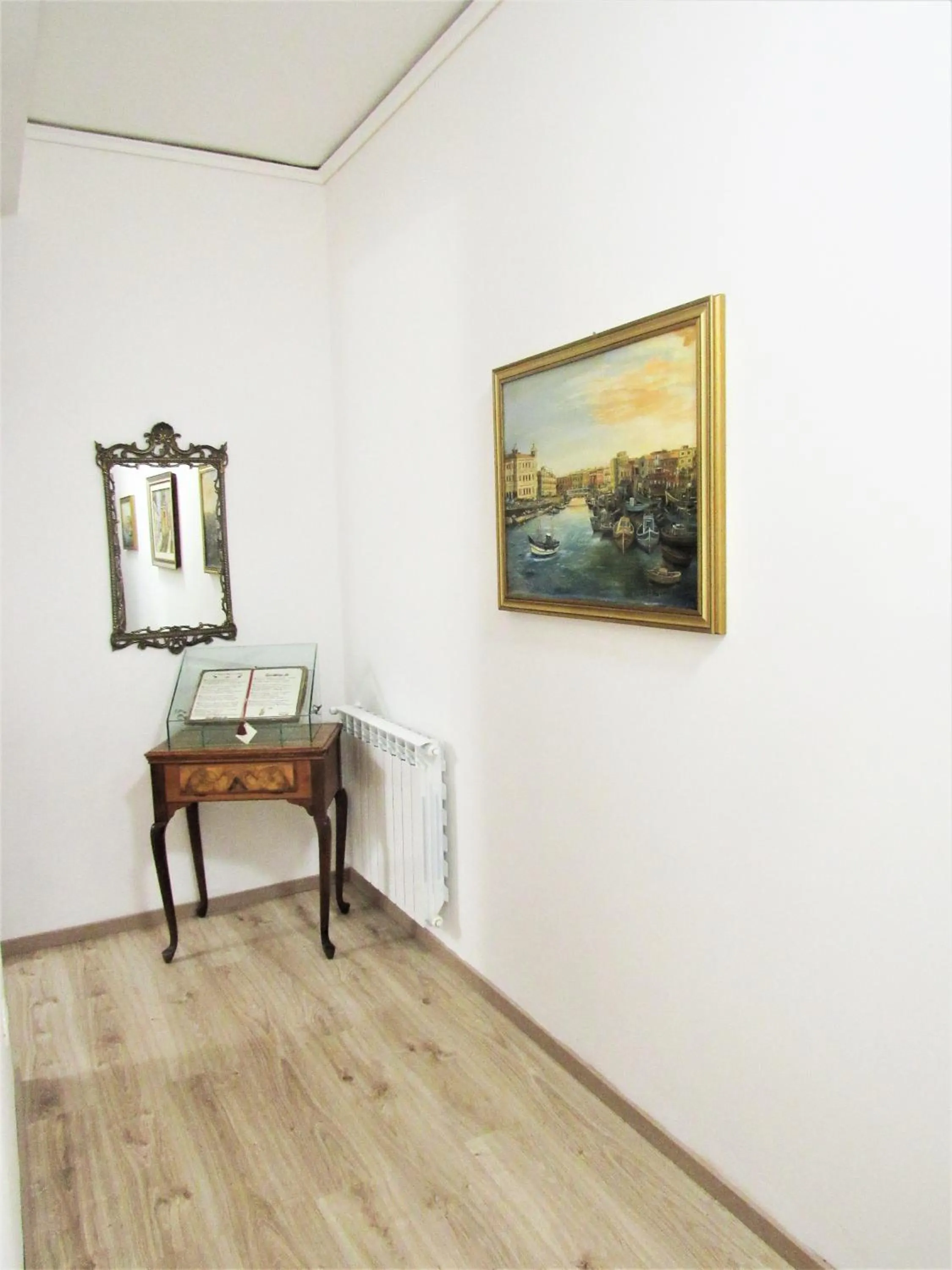 Decorative detail in B&B SALLY