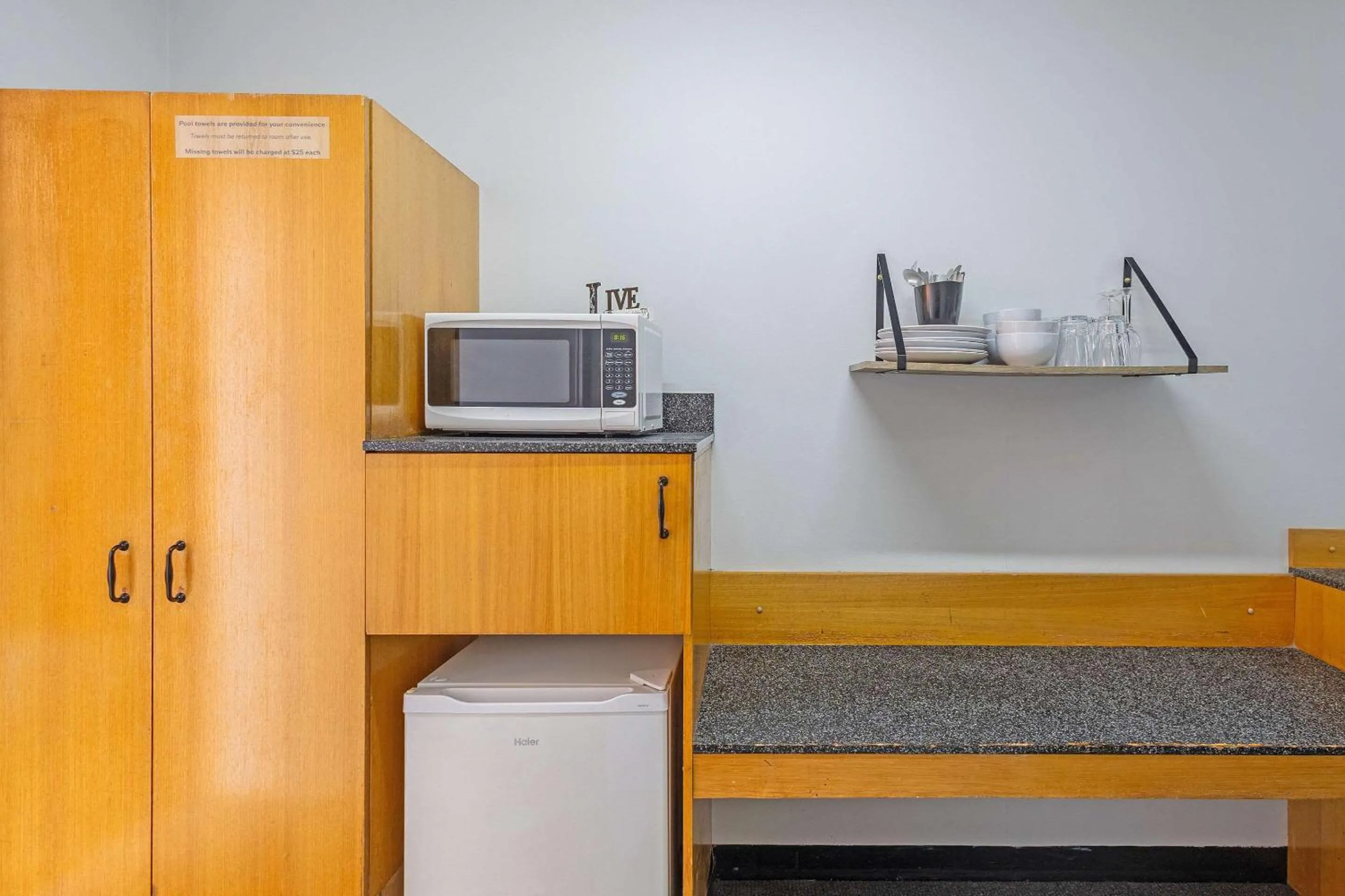 Bedroom in Shearing Shed Motor Inn