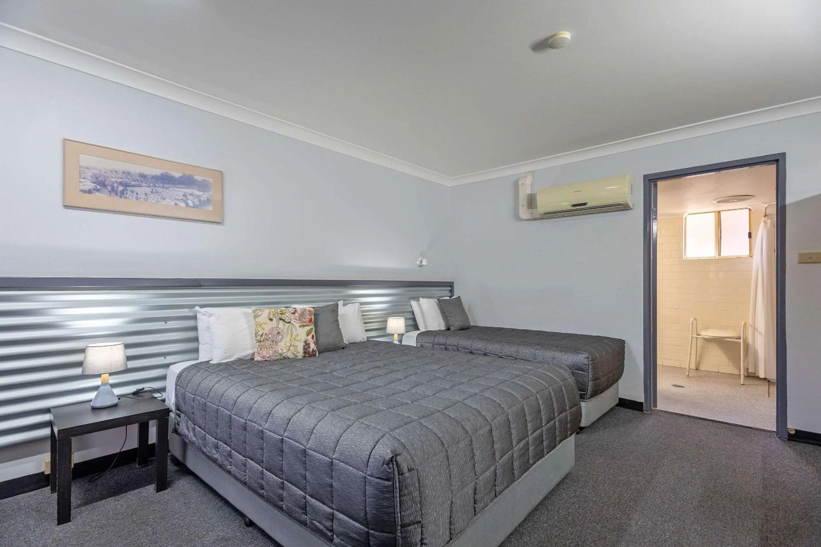 Bedroom, Bed in Shearing Shed Motor Inn