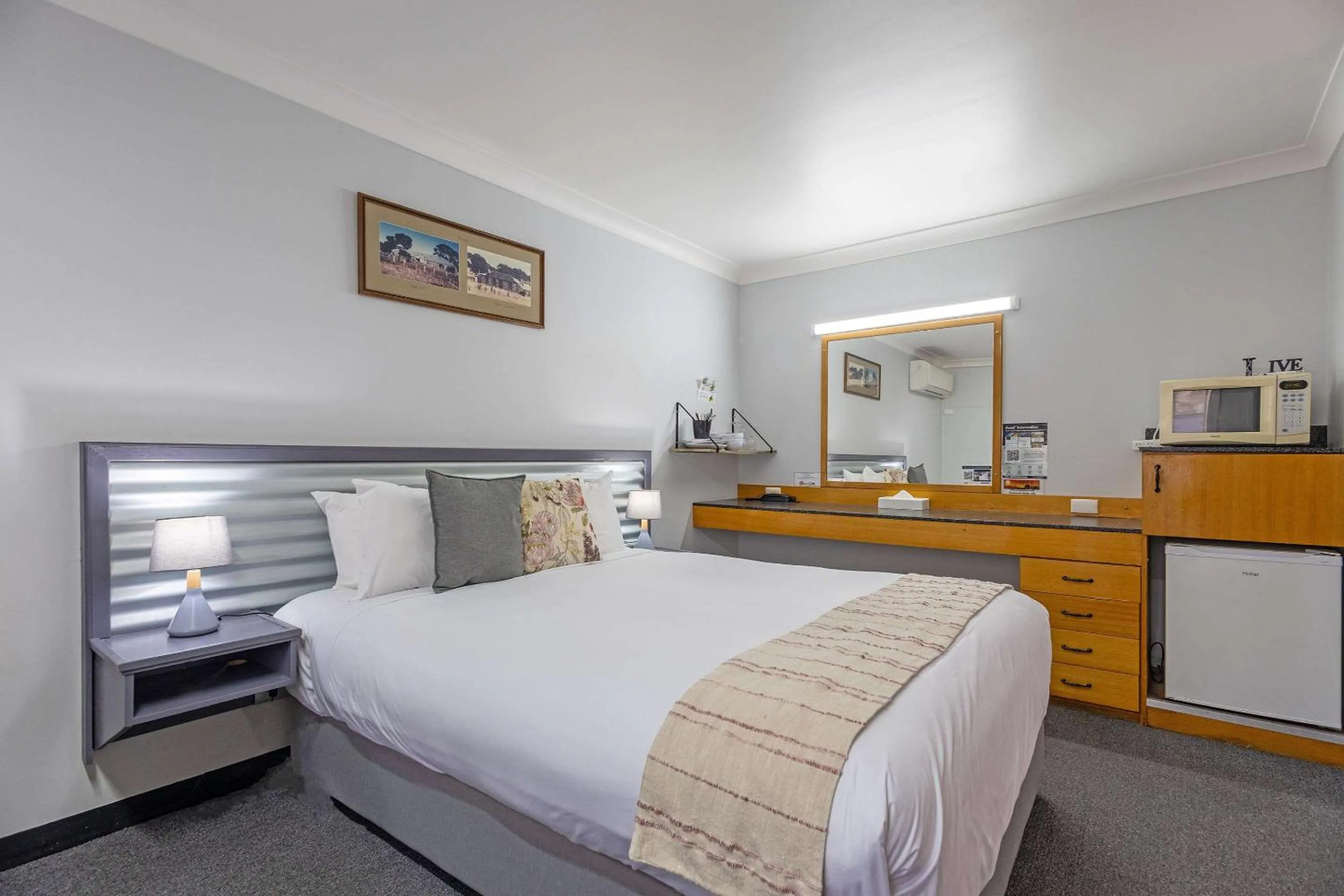 Bedroom, Bed in Shearing Shed Motor Inn