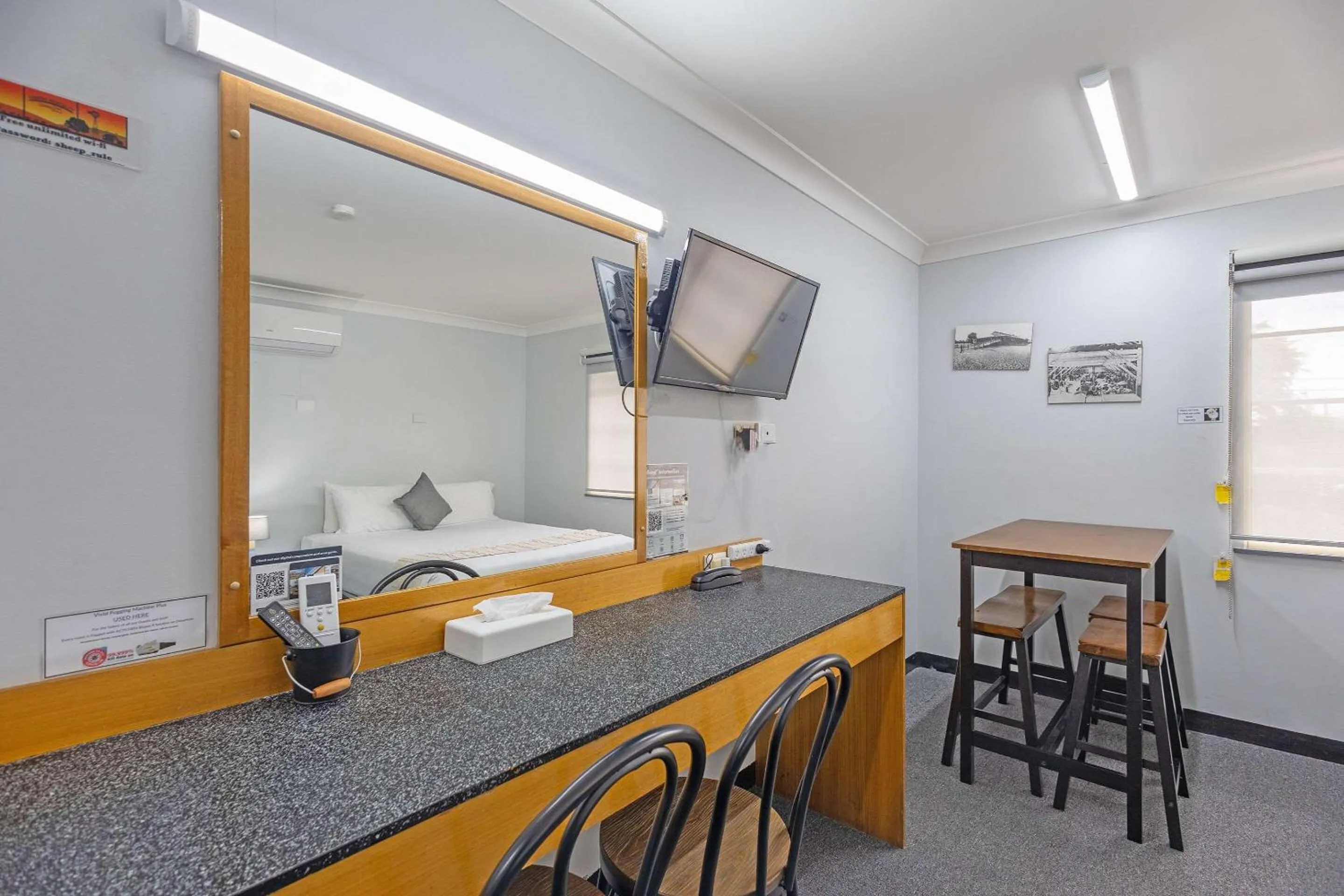 Bedroom in Shearing Shed Motor Inn