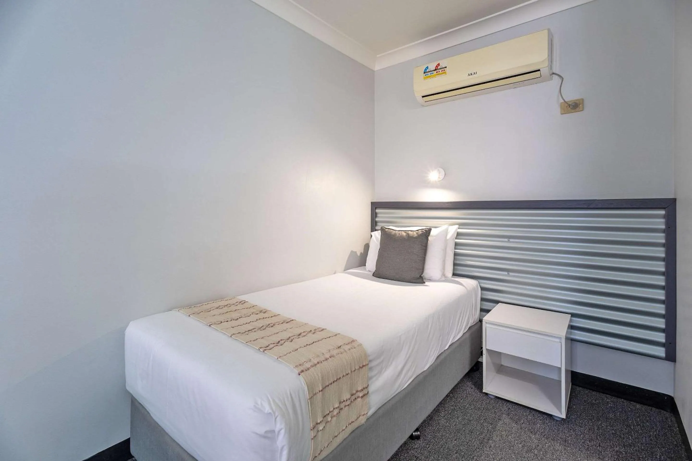 Bedroom, Bed in Shearing Shed Motor Inn